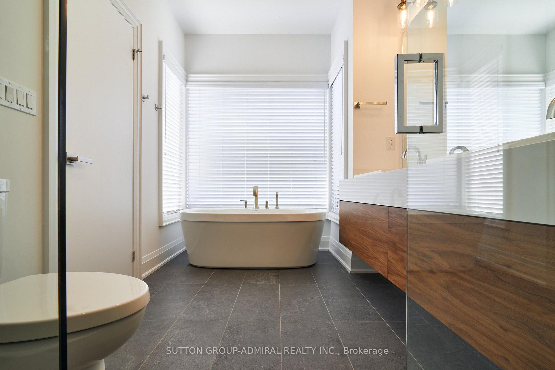 Photo 17 of Direzze 18 Court, Richmond Hill, Mill Pond — HOMEH