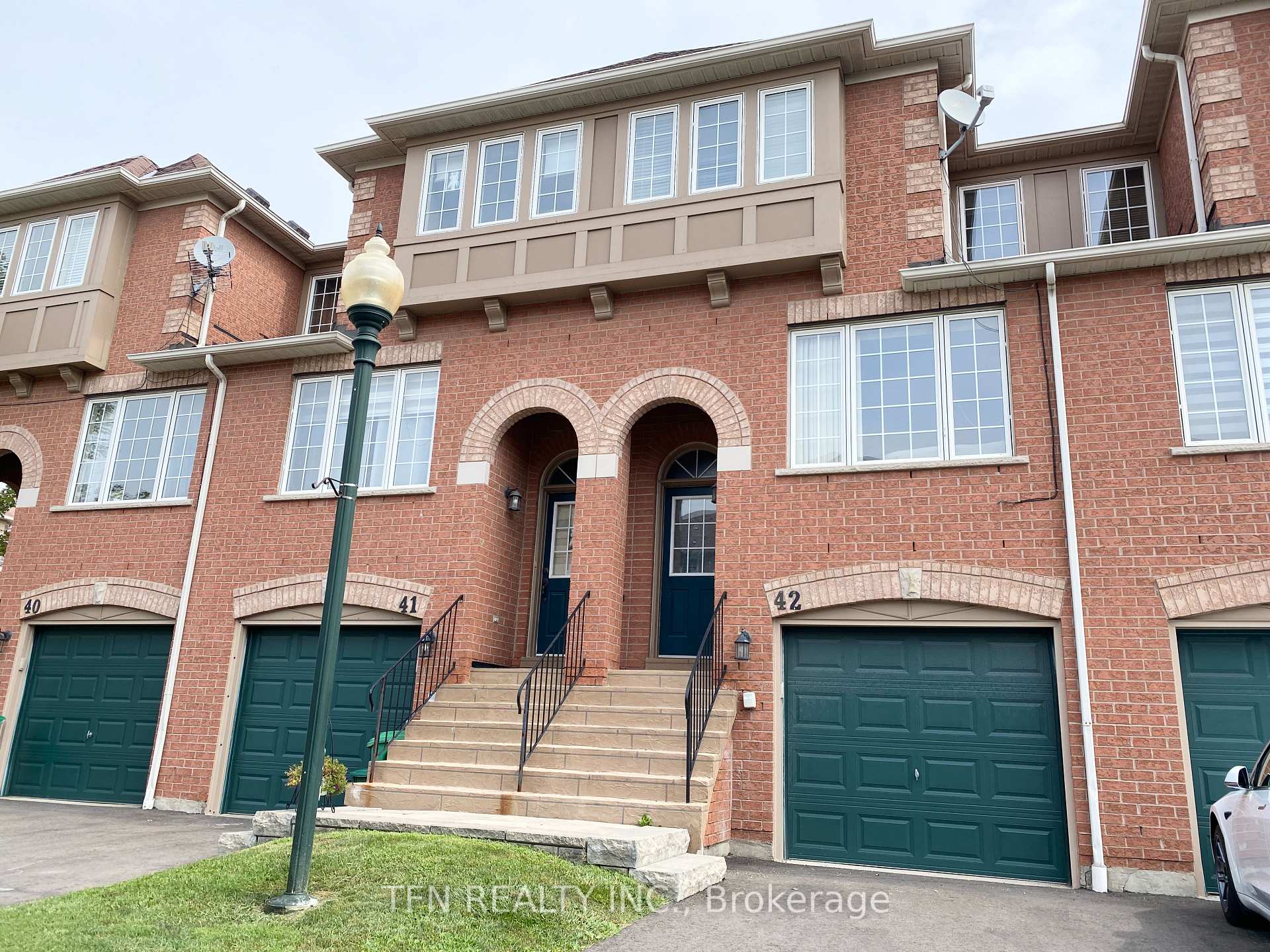 Photo 2 of Unit 42, 3020 Cedarglen Gate, Mississauga, Erindale — HOMEH
