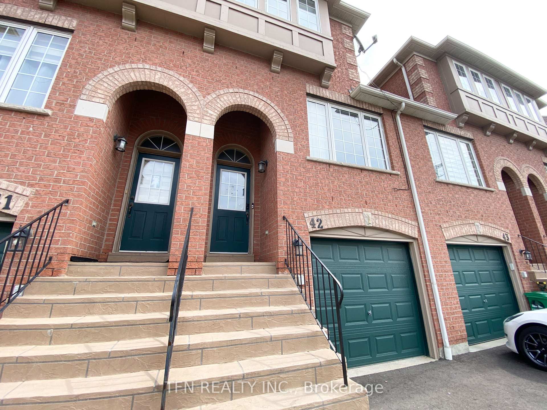 Photo 3 of Unit 42, 3020 Cedarglen Gate, Mississauga, Erindale — HOMEH