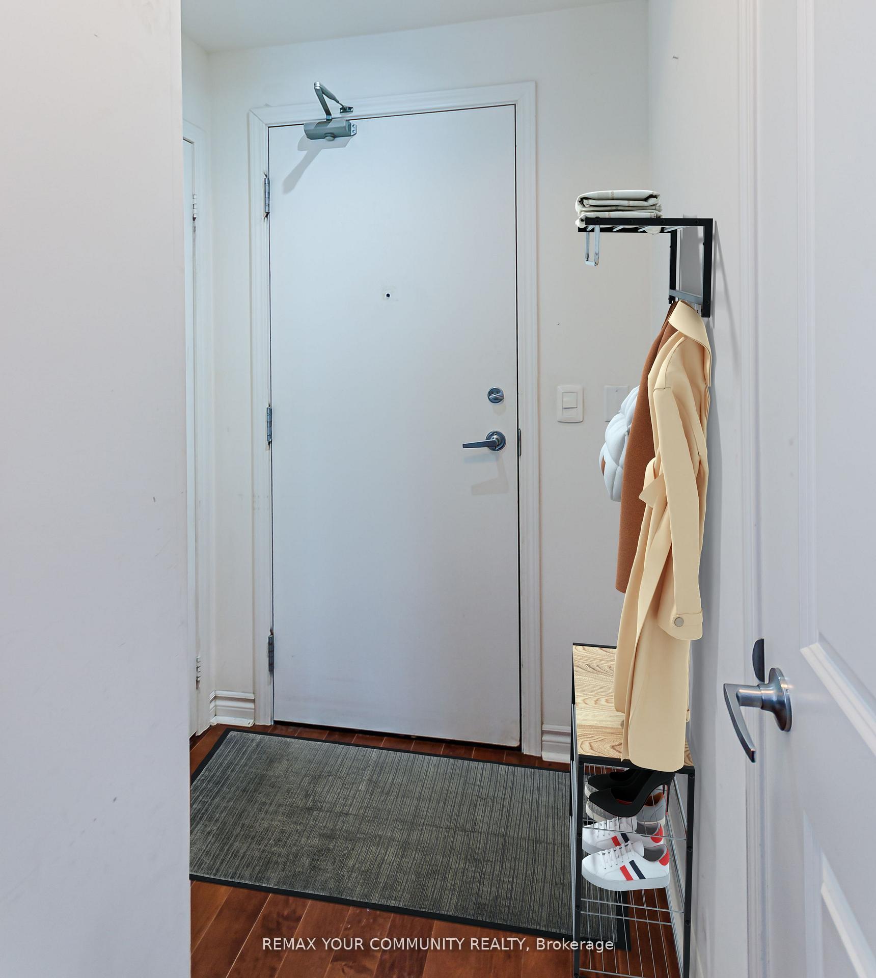 Photo 10 of Unit 913, 2885 Bayview Avenue, North York, Bayview Village — HOMEH