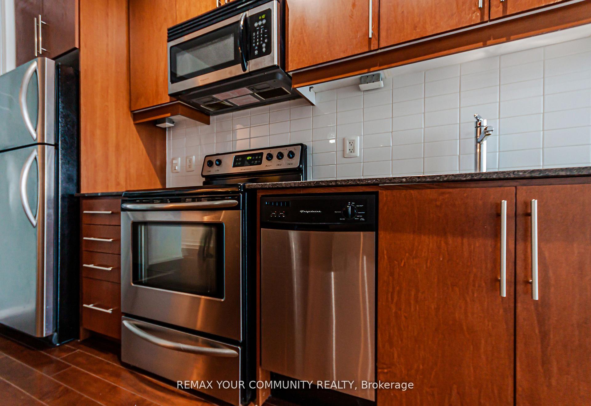 Photo 12 of Unit 913, 2885 Bayview Avenue, North York, Bayview Village — HOMEH