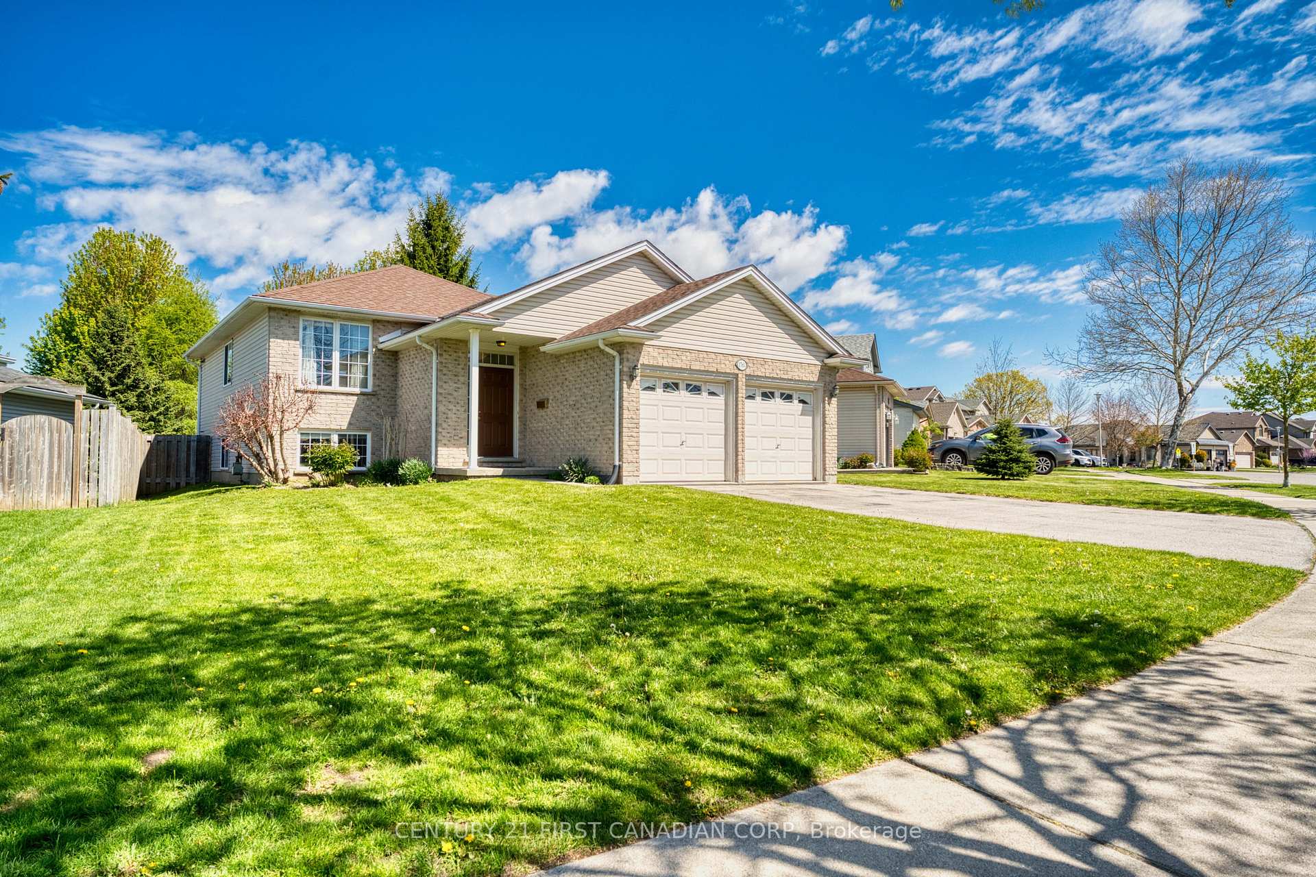 Photo 2 of 1761 Devos Drive, London, North C — HOMEH