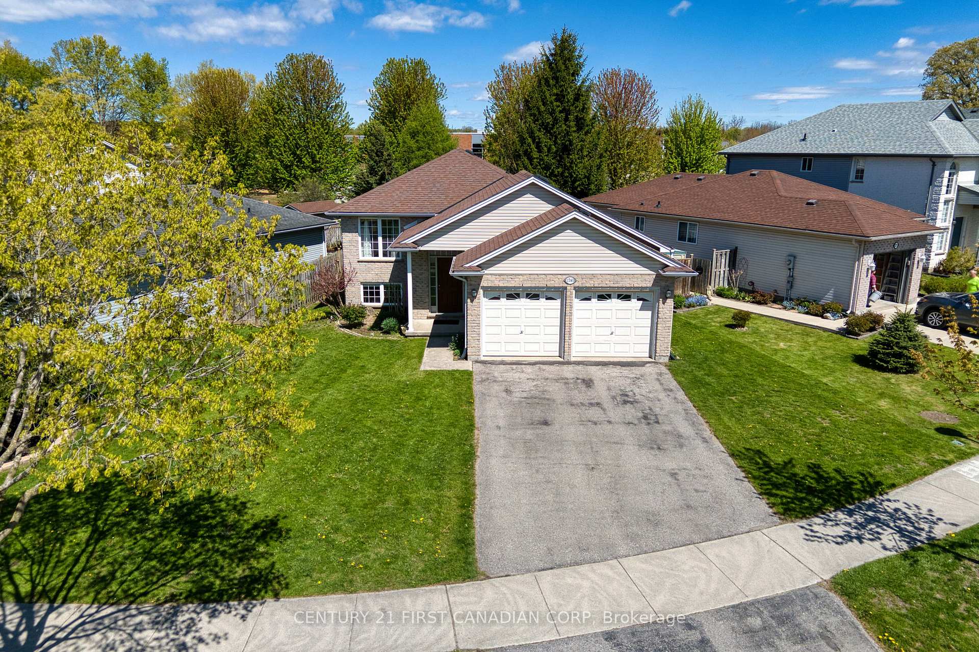 Photo 3 of 1761 Devos Drive, London, North C — HOMEH