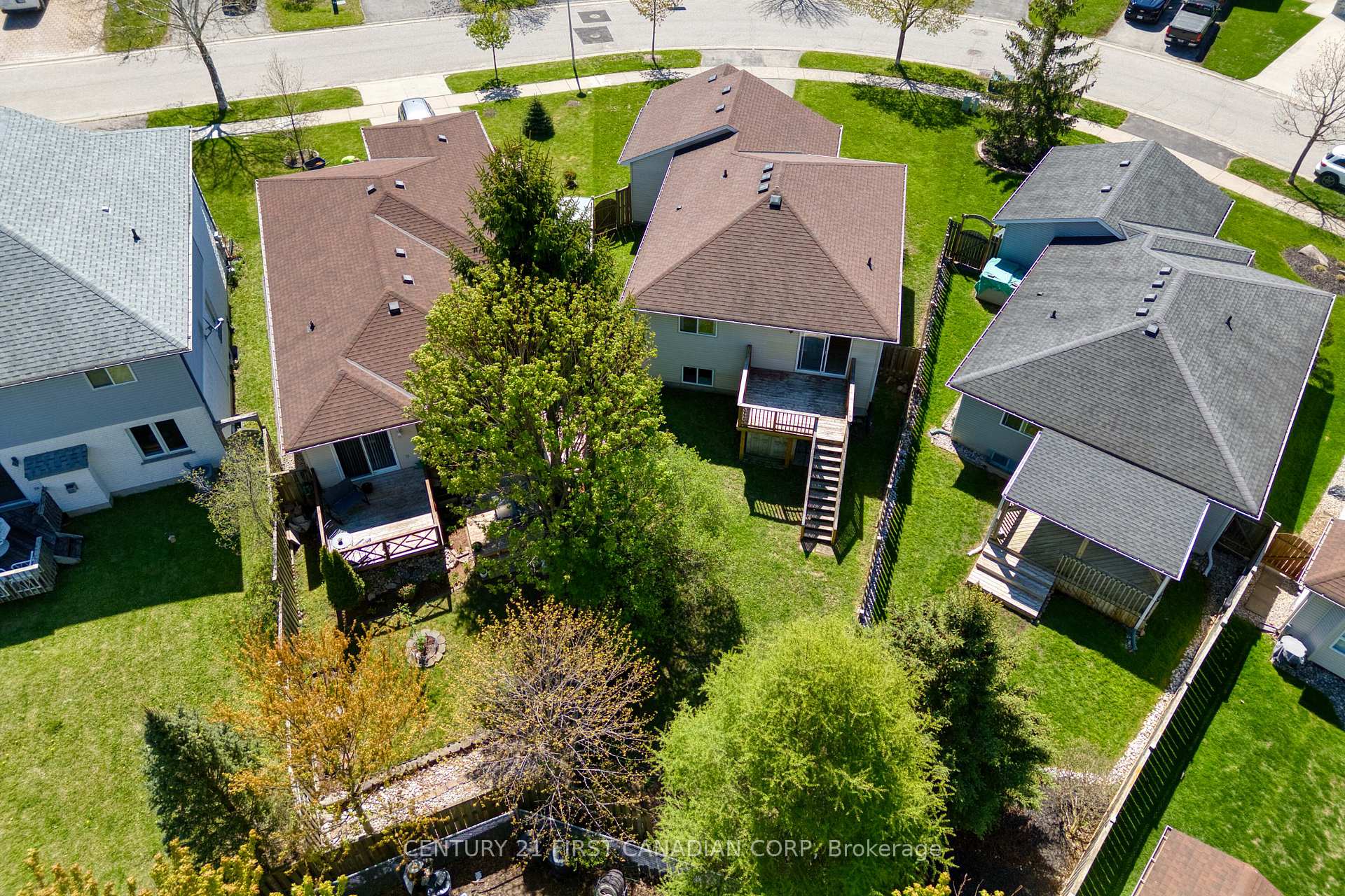 Photo 5 of 1761 Devos Drive, London, North C — HOMEH