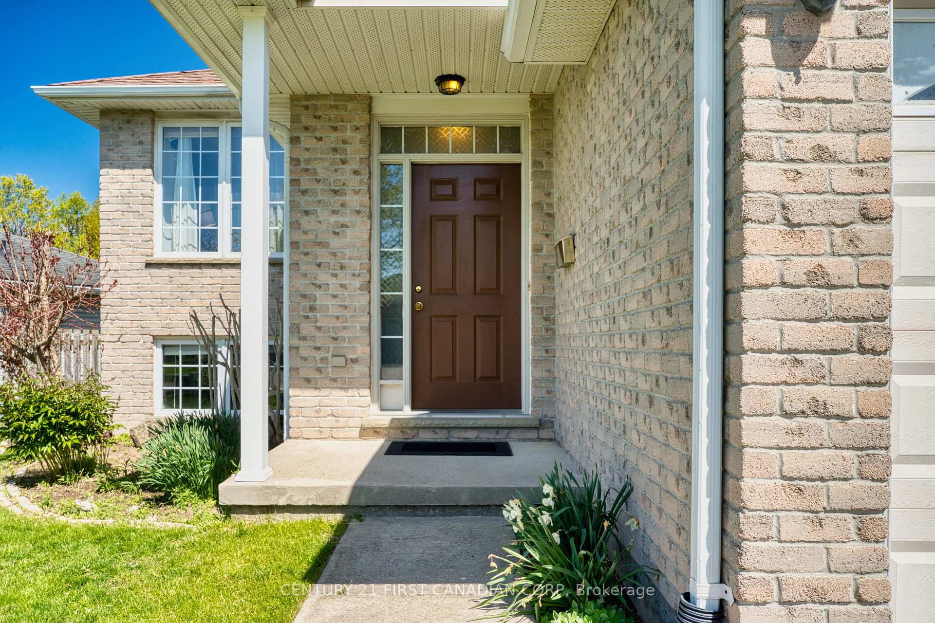 Photo 7 of 1761 Devos Drive, London, North C — HOMEH