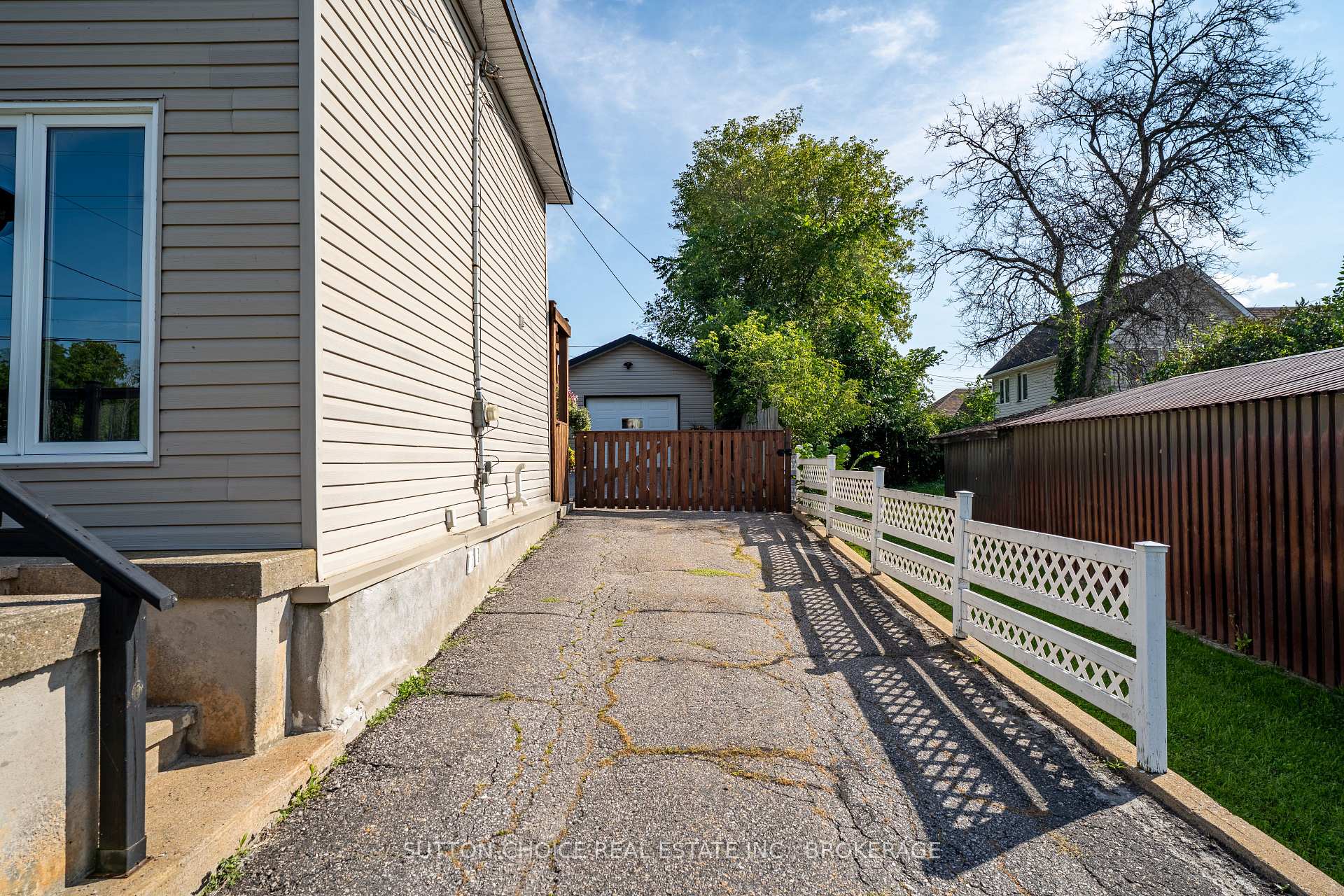 Photo 6 of 372 Third Avenue E, North Bay, Central — HOMEH