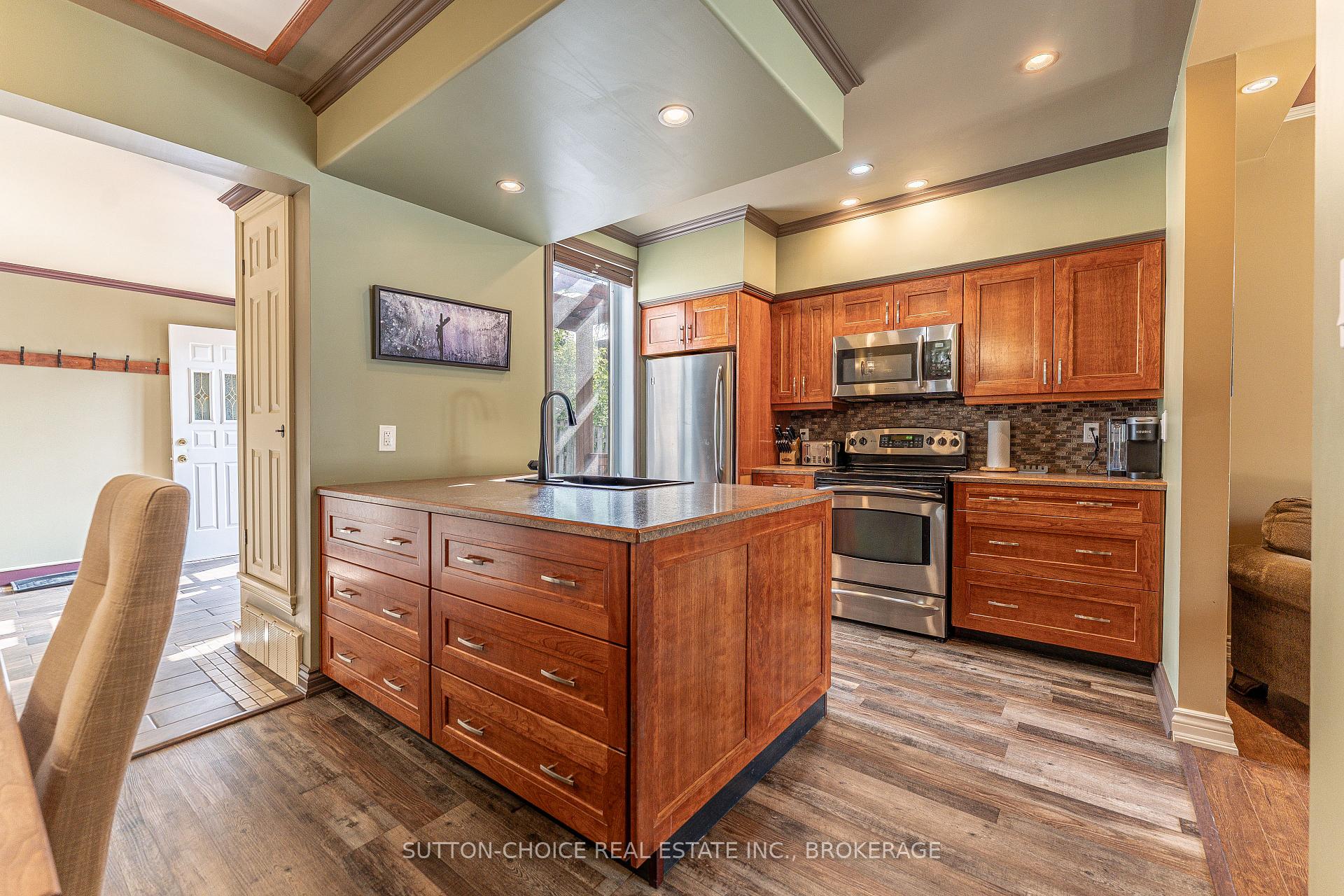 Photo 15 of 372 Third Avenue E, North Bay, Central — HOMEH