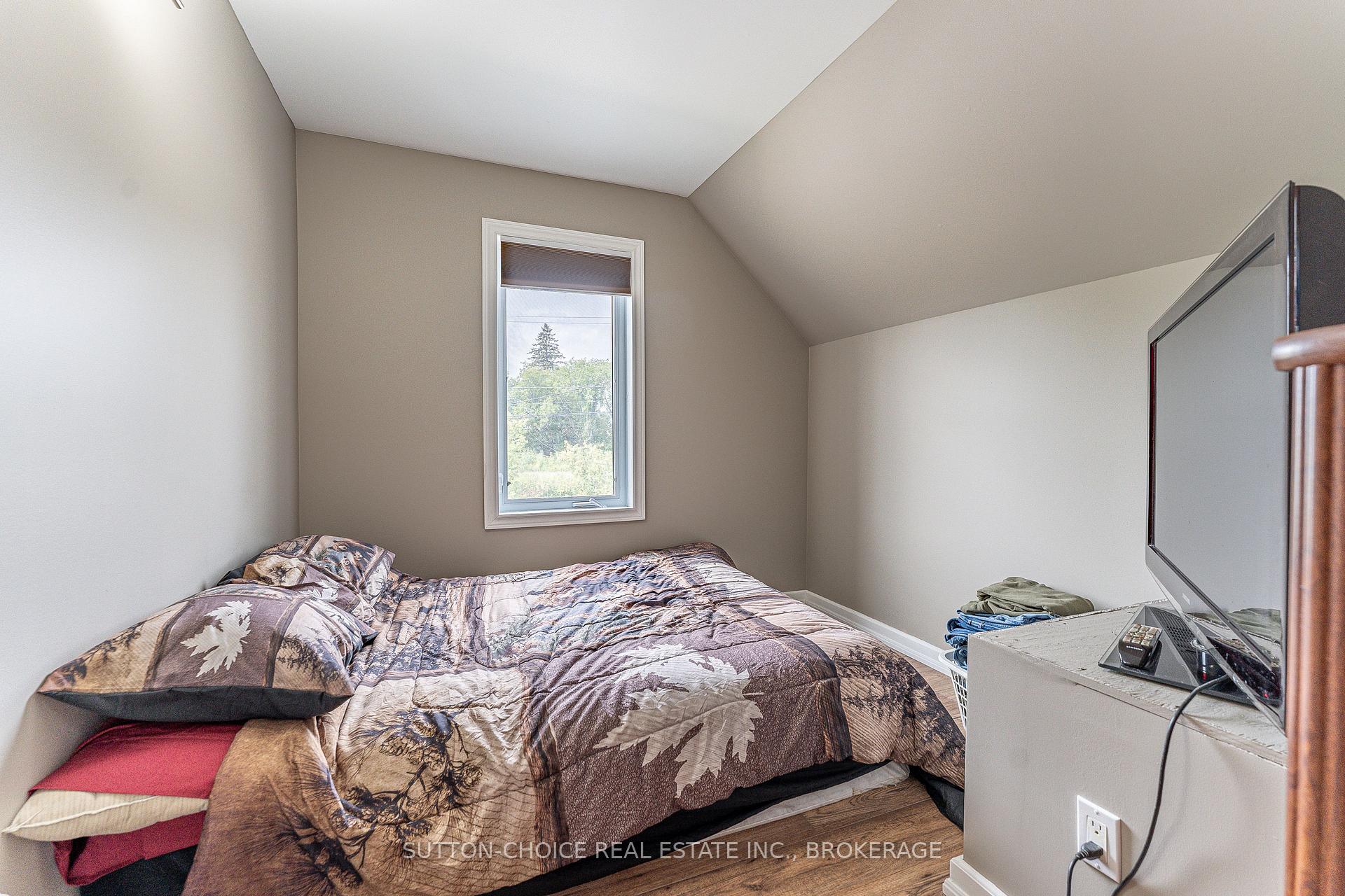 Photo 29 of 372 Third Avenue E, North Bay, Central — HOMEH
