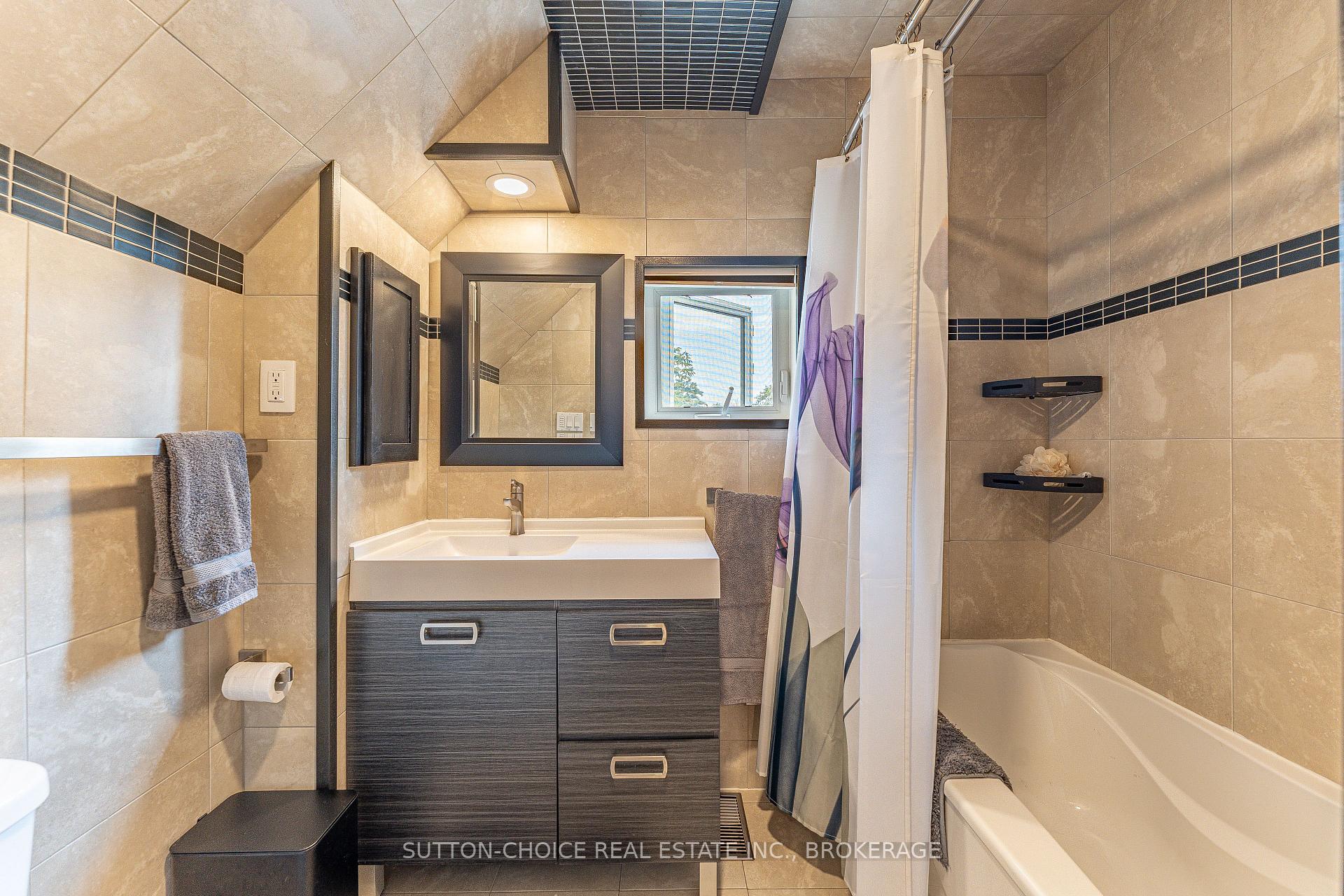Photo 31 of 372 Third Avenue E, North Bay, Central — HOMEH
