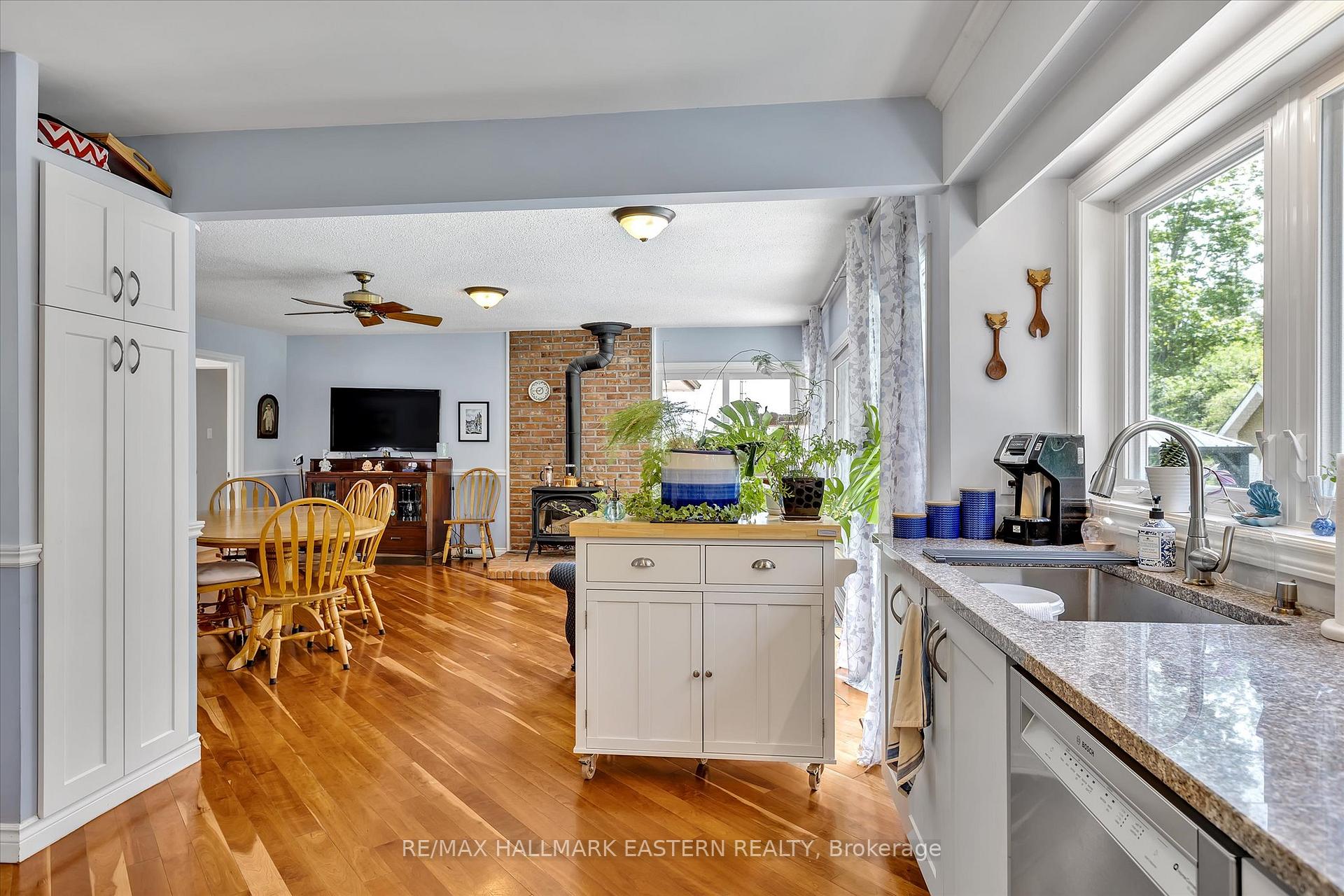 Photo 13 of 959 Golfview Road, Peterborough, Otonabee Ward 1 — HOMEH