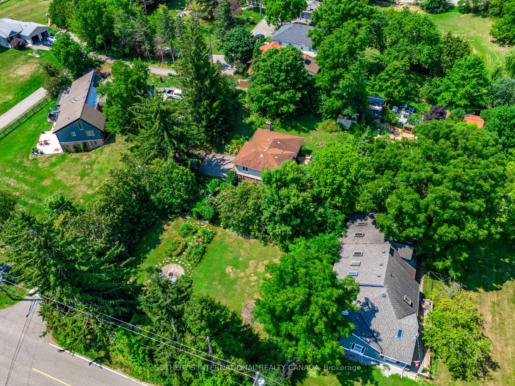Photo 4 of 80 Centre Street, King, Schomberg — HOMEH