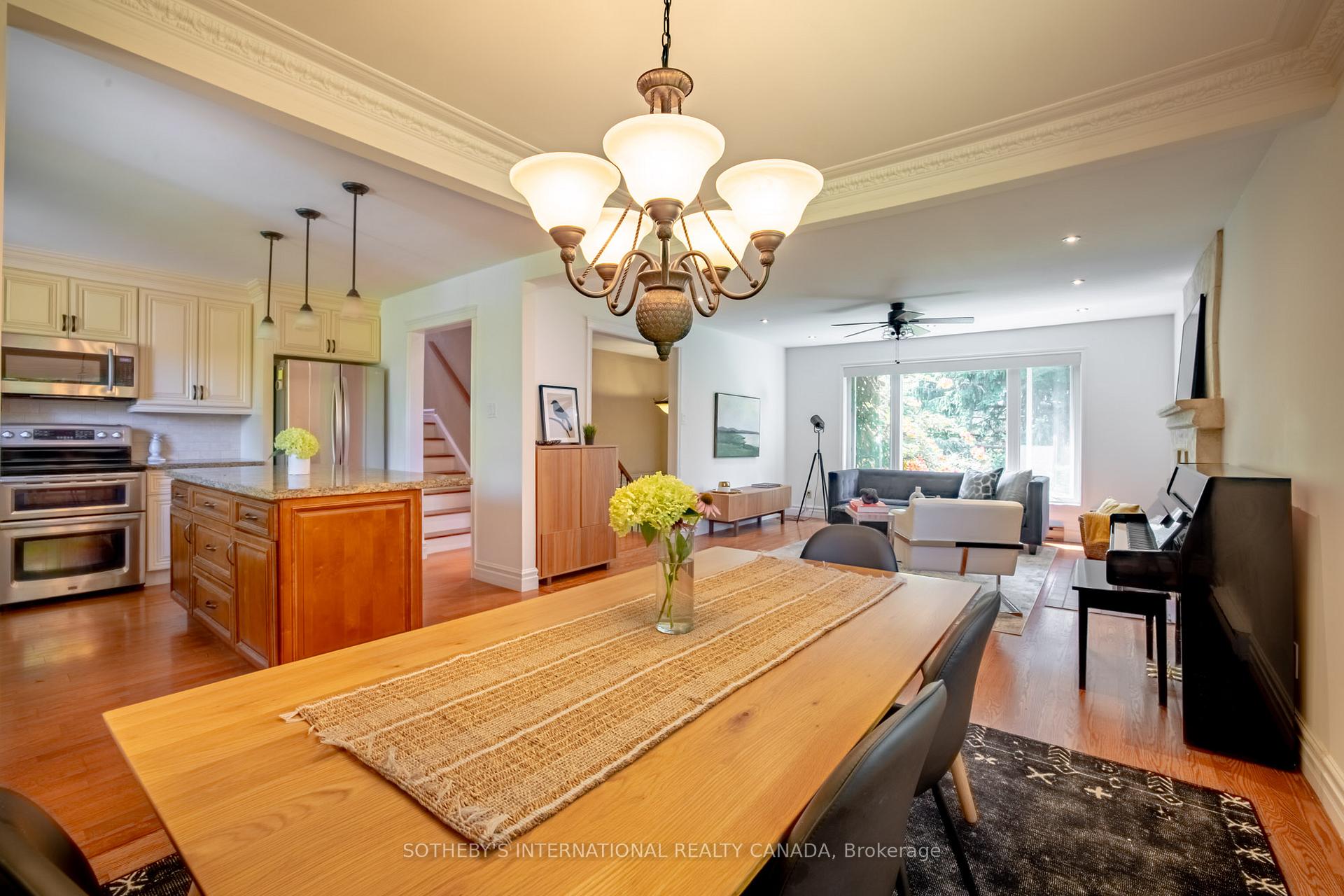 Photo 8 of 80 Centre Street, King, Schomberg — HOMEH