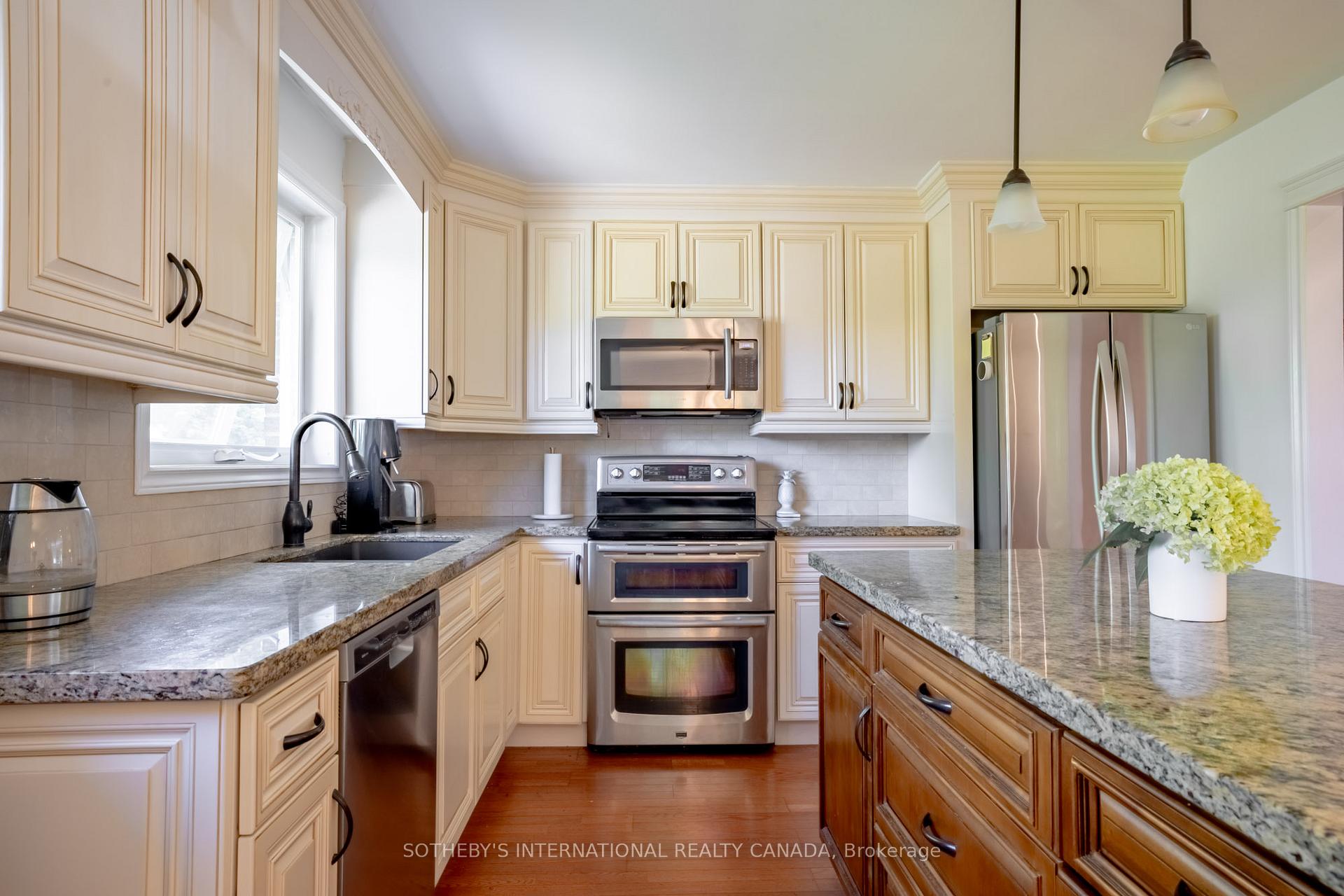 Photo 11 of 80 Centre Street, King, Schomberg — HOMEH