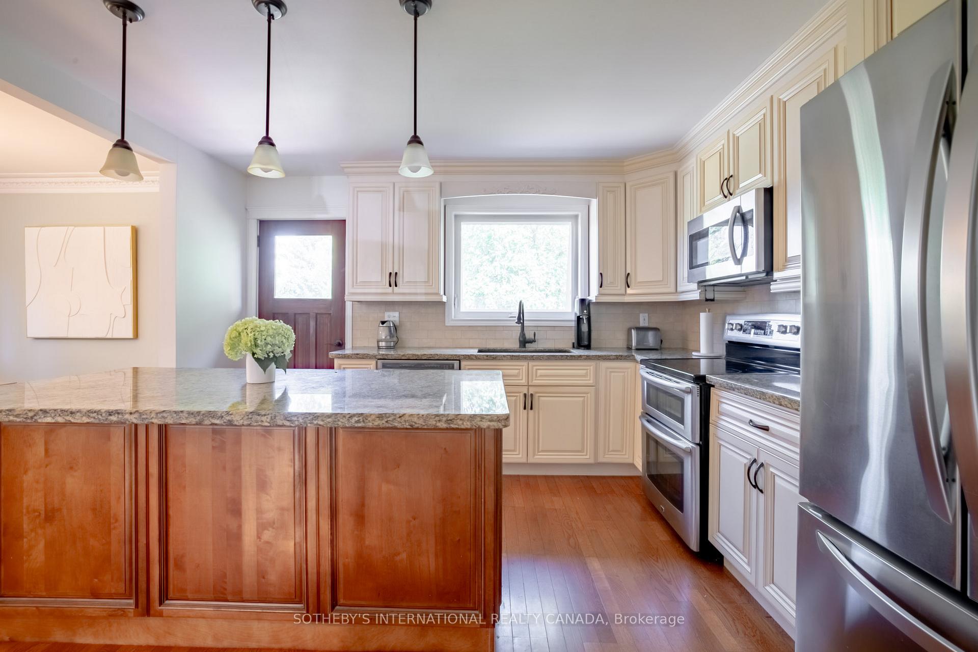 Photo 12 of 80 Centre Street, King, Schomberg — HOMEH