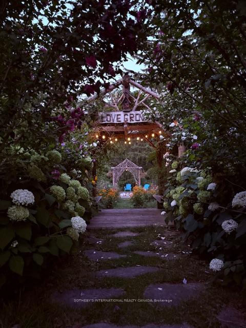 Photo 17 of 80 Centre Street, King, Schomberg — HOMEH