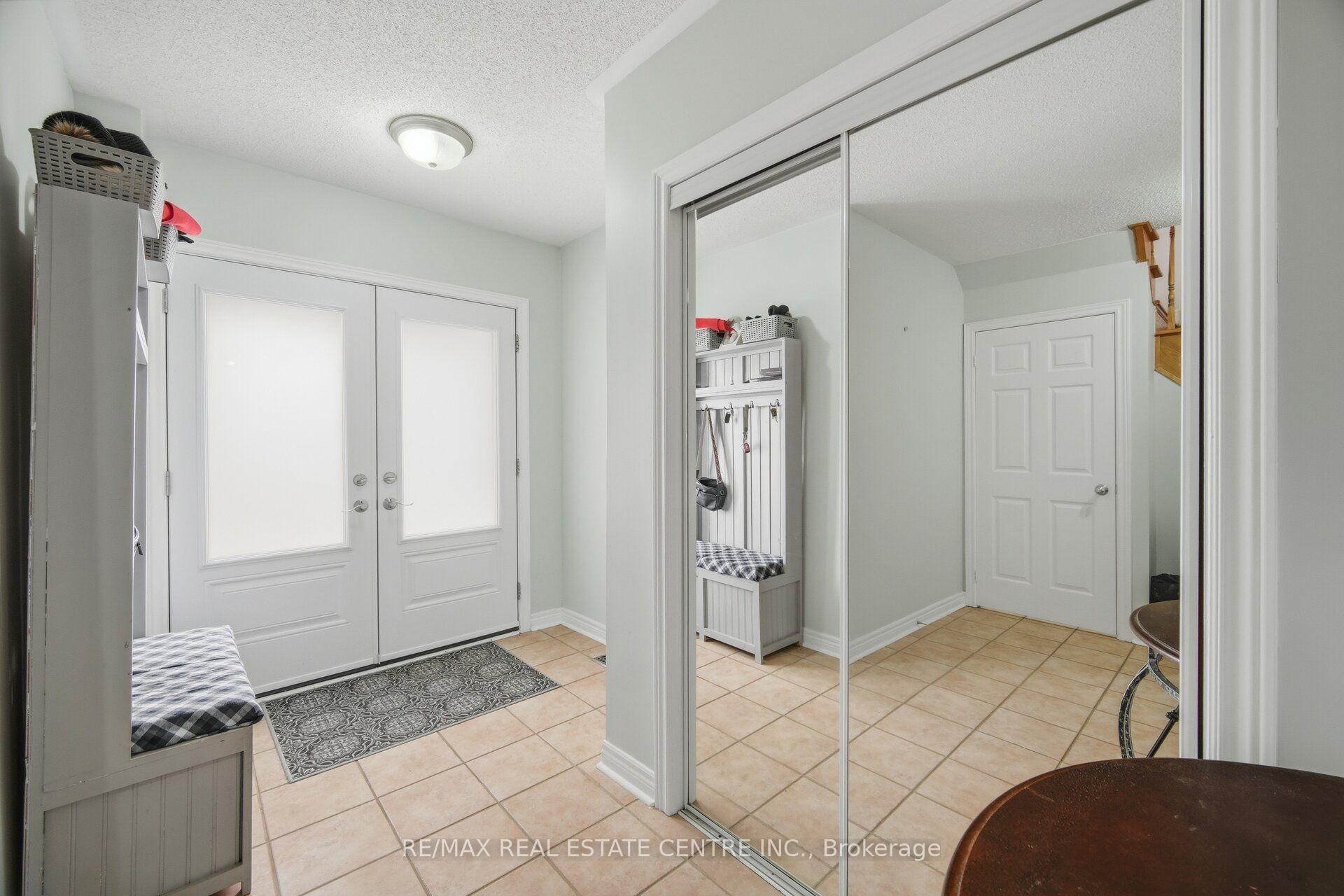 Photo 4 of 65 Coolspring Crescent, Caledon, Bolton East — HOMEH