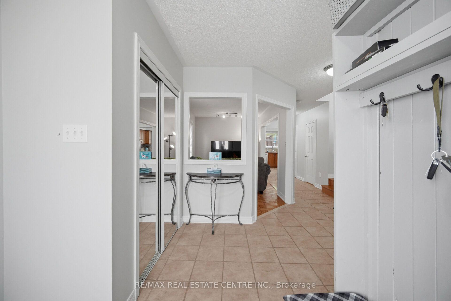 Photo 5 of 65 Coolspring Crescent, Caledon, Bolton East — HOMEH
