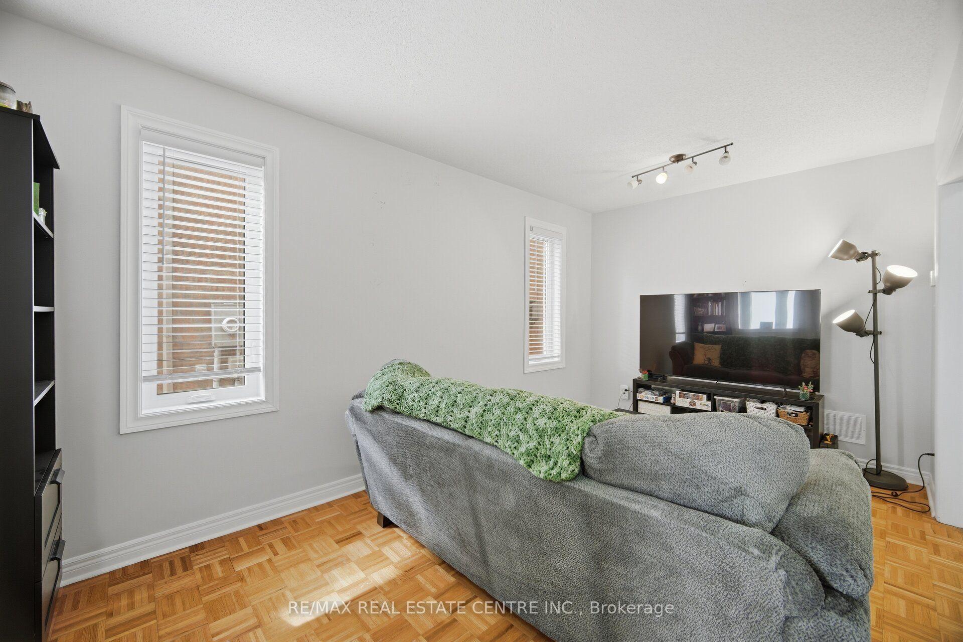 Photo 6 of 65 Coolspring Crescent, Caledon, Bolton East — HOMEH