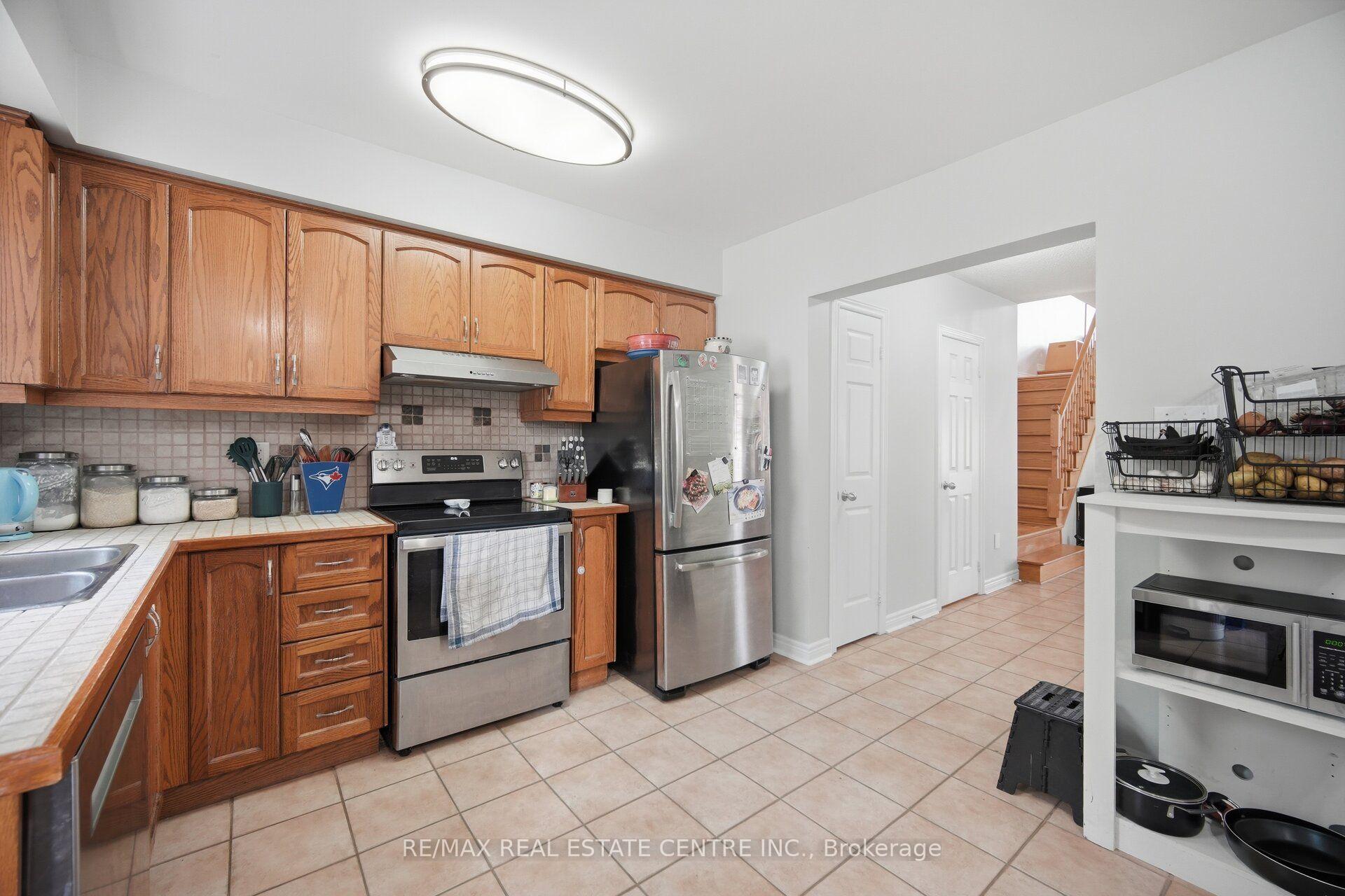 Photo 9 of 65 Coolspring Crescent, Caledon, Bolton East — HOMEH