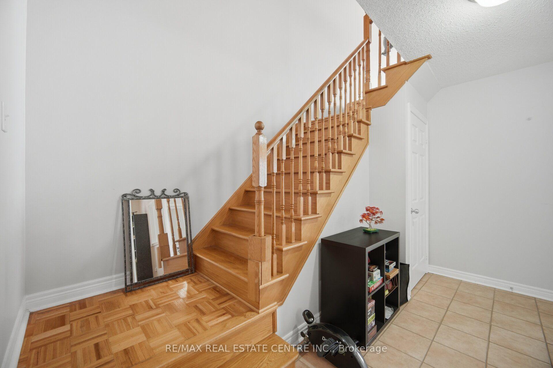 Photo 15 of 65 Coolspring Crescent, Caledon, Bolton East — HOMEH