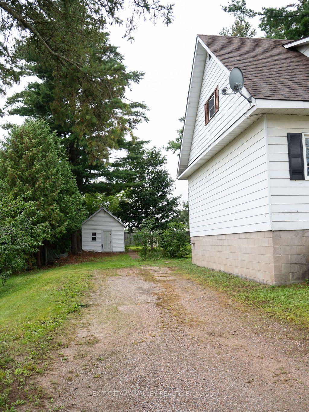 Photo 3 of 400 Boundary Road E, Pembroke, Pembroke — HOMEH