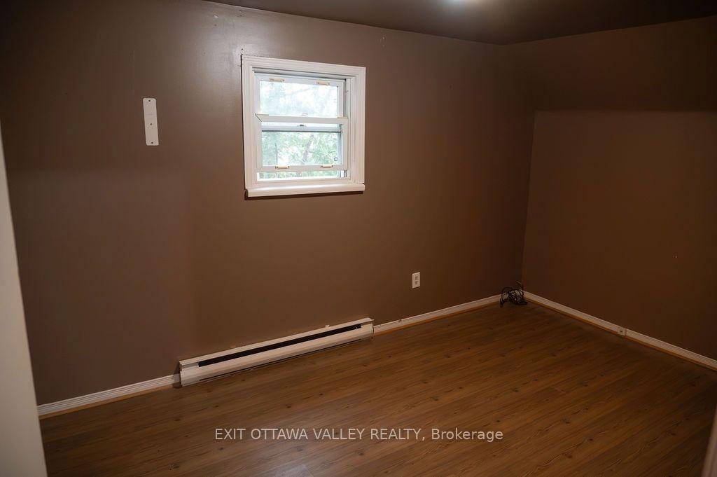 Photo 23 of 400 Boundary Road E, Pembroke, Pembroke — HOMEH
