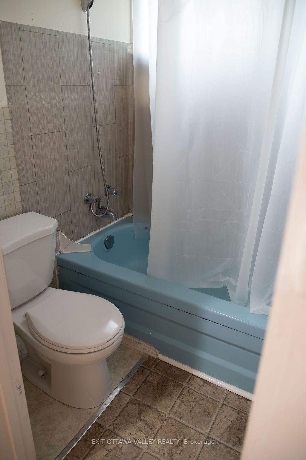 Photo 33 of 400 Boundary Road E, Pembroke, Pembroke — HOMEH