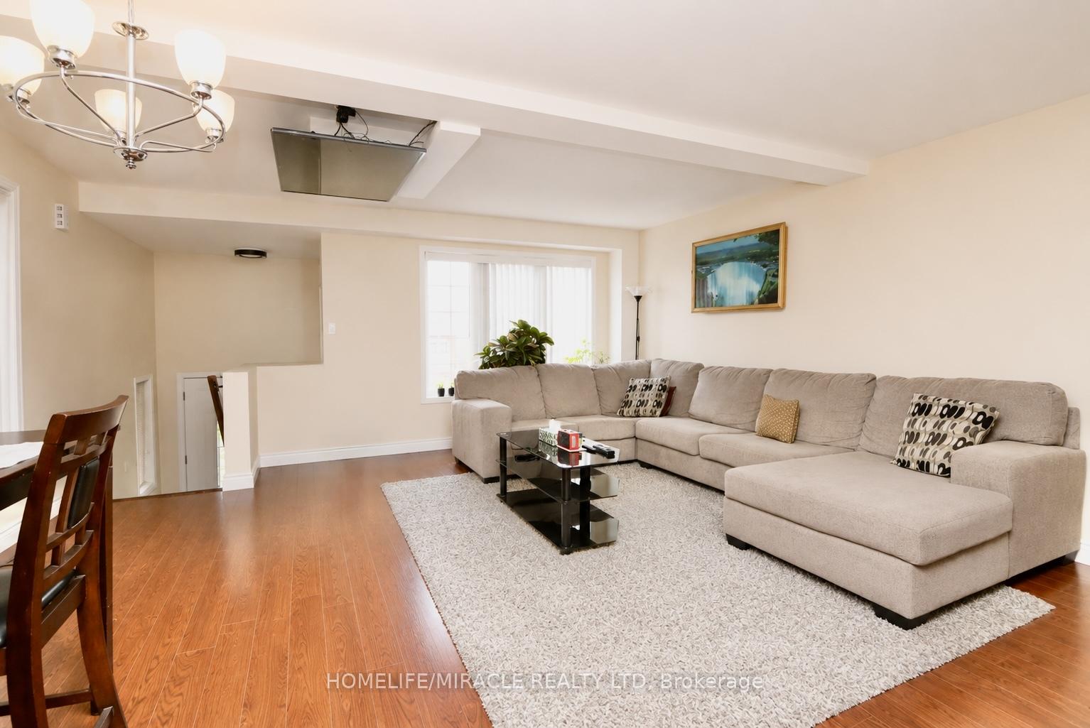Photo 7 of 43 Caranci Crescent, Brampton, Bram East — HOMEH