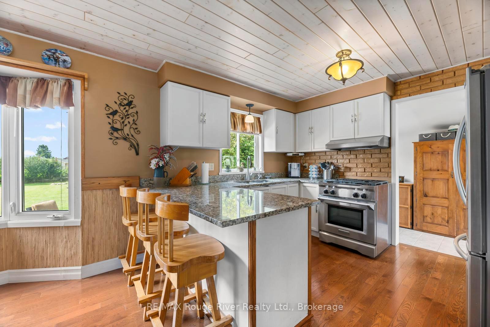 Photo 10 of 6 Hamilton Drive, Kawartha Lakes, Manvers — HOMEH