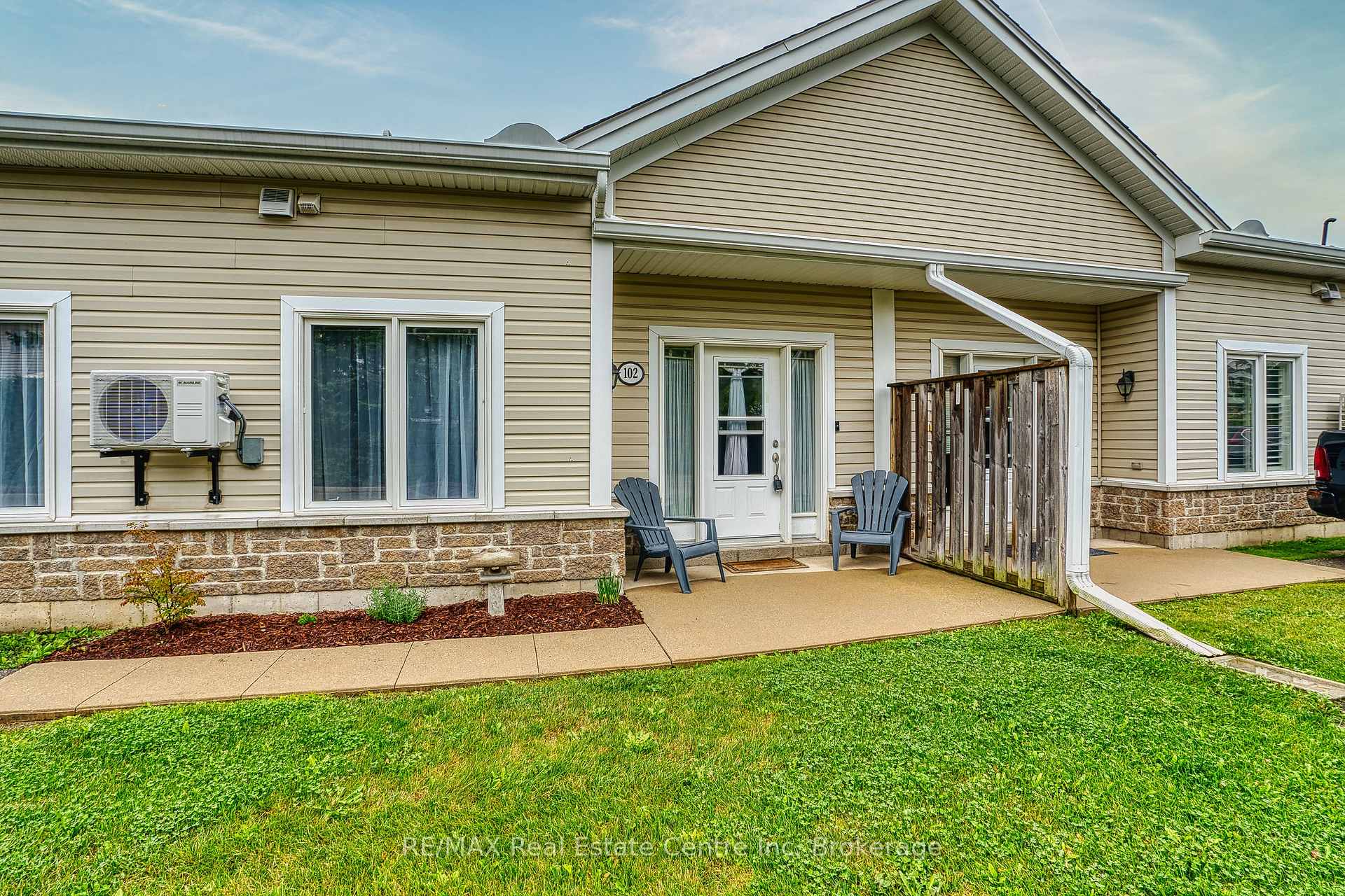 Photo 2 of 760 Woodhill Drive, Centre Wellington, Fergus — HOMEH