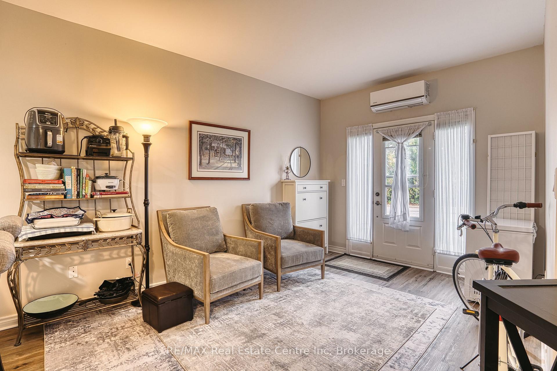 Photo 4 of 760 Woodhill Drive, Centre Wellington, Fergus — HOMEH