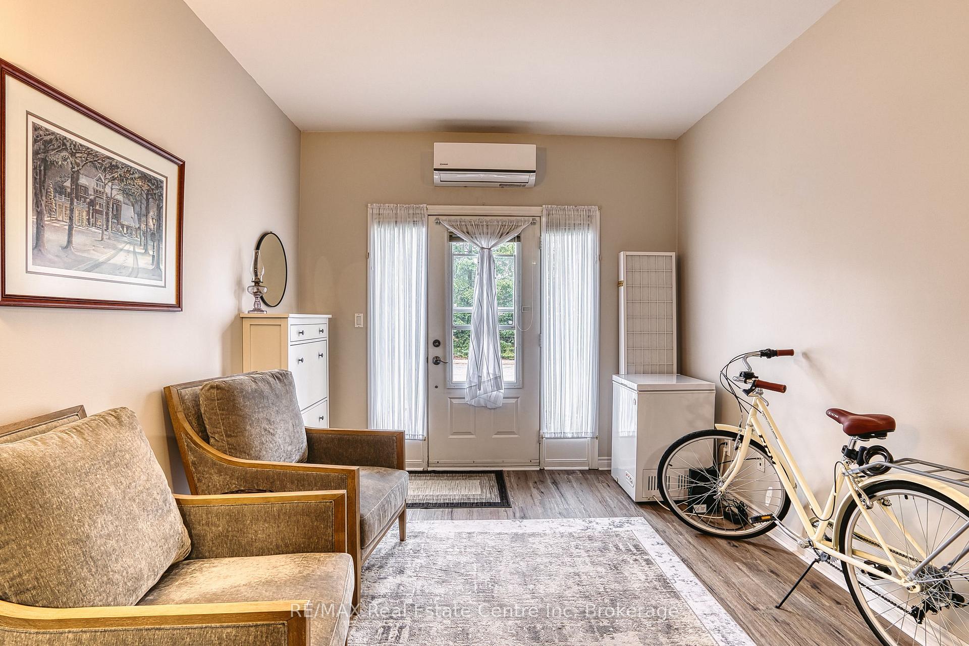 Photo 5 of 760 Woodhill Drive, Centre Wellington, Fergus — HOMEH