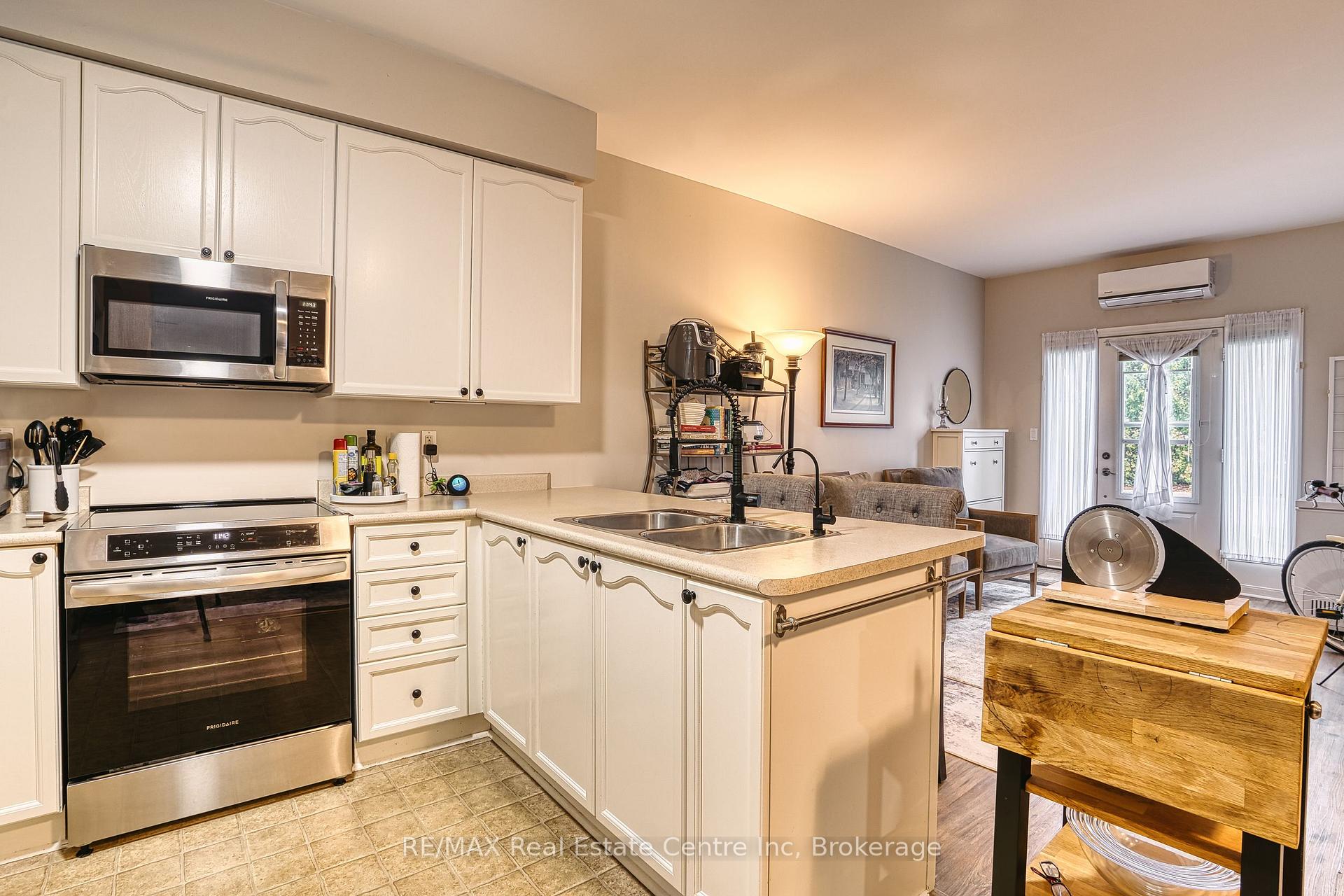 Photo 6 of 760 Woodhill Drive, Centre Wellington, Fergus — HOMEH