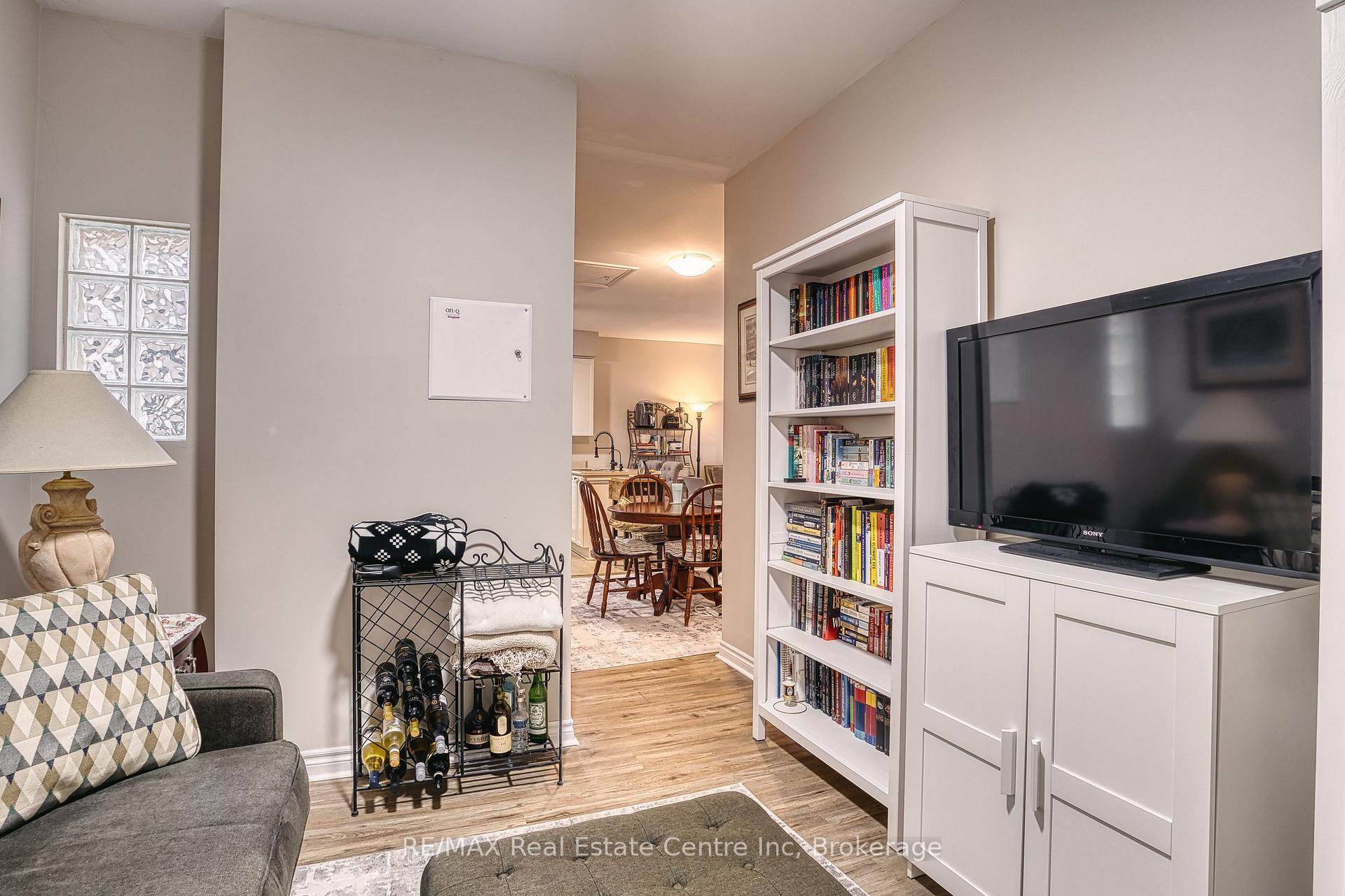 Photo 10 of 760 Woodhill Drive, Centre Wellington, Fergus — HOMEH