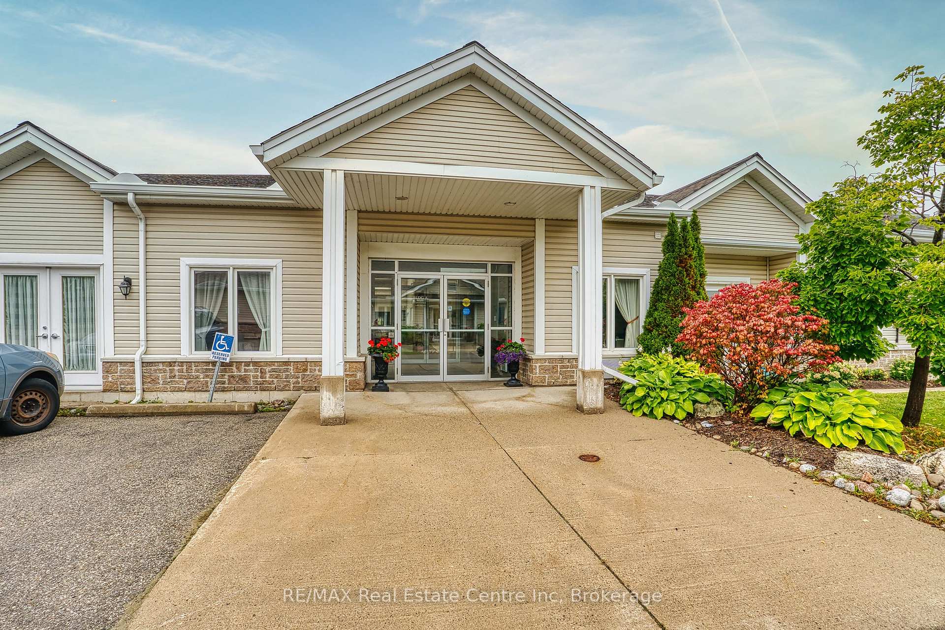 Photo 24 of 760 Woodhill Drive, Centre Wellington, Fergus — HOMEH