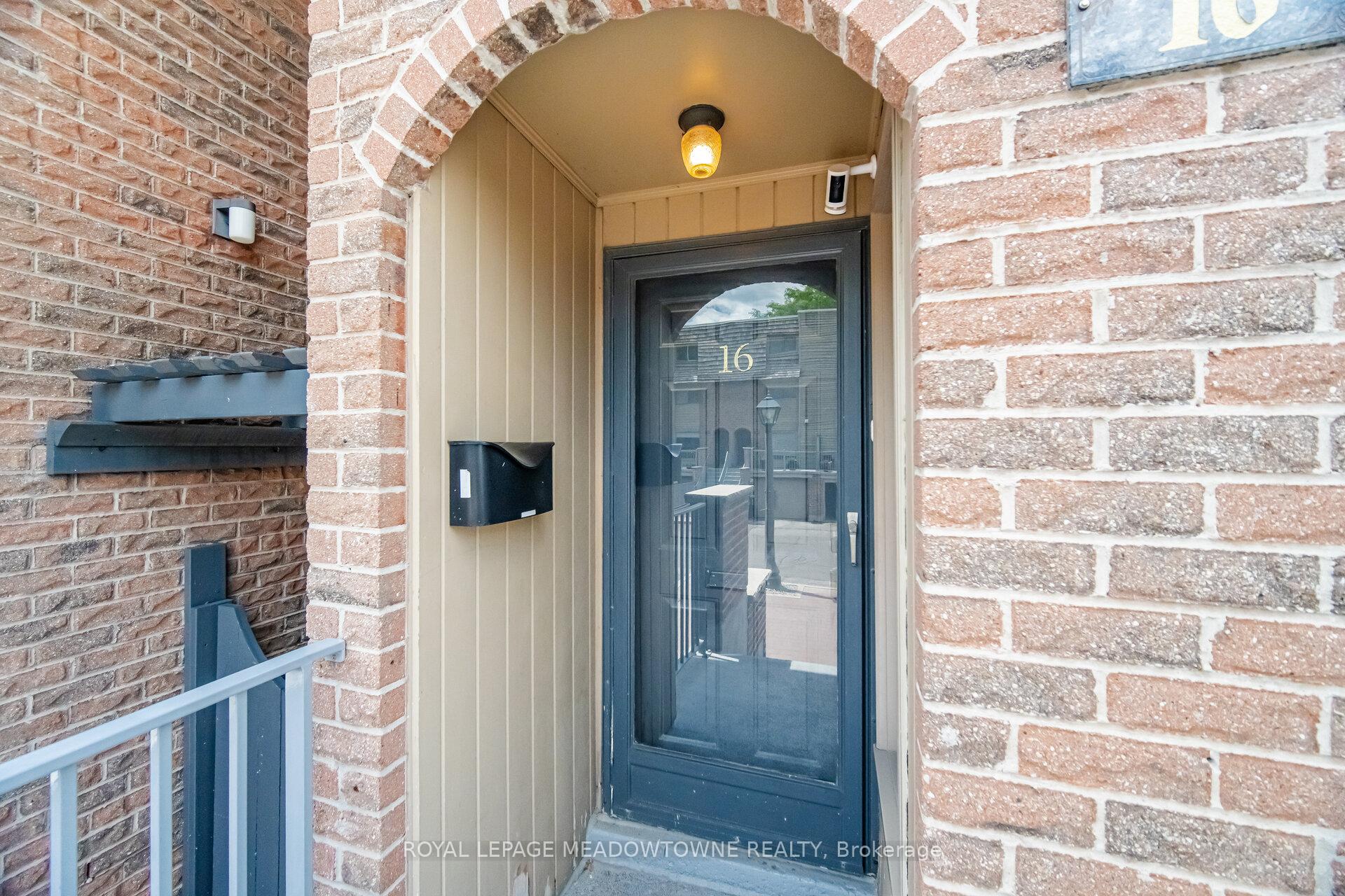 Photo 4 of 16 Dutch Myrtle Way, North York, Banbury-Don Mills — HOMEH