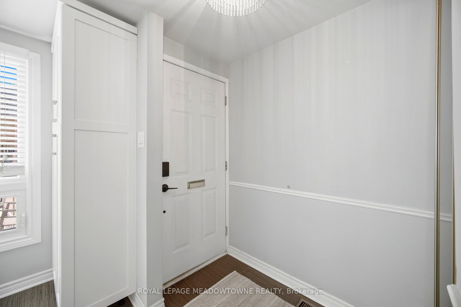 Photo 5 of 16 Dutch Myrtle Way, North York, Banbury-Don Mills — HOMEH