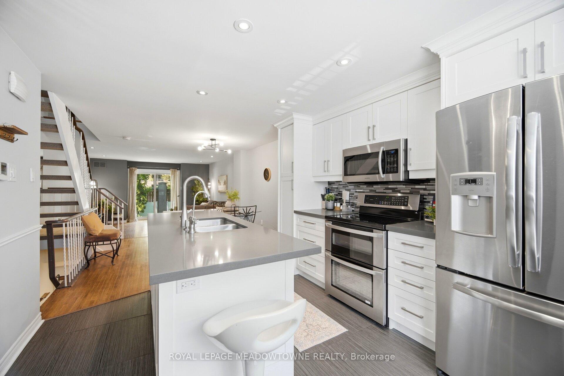 Photo 9 of 16 Dutch Myrtle Way, North York, Banbury-Don Mills — HOMEH