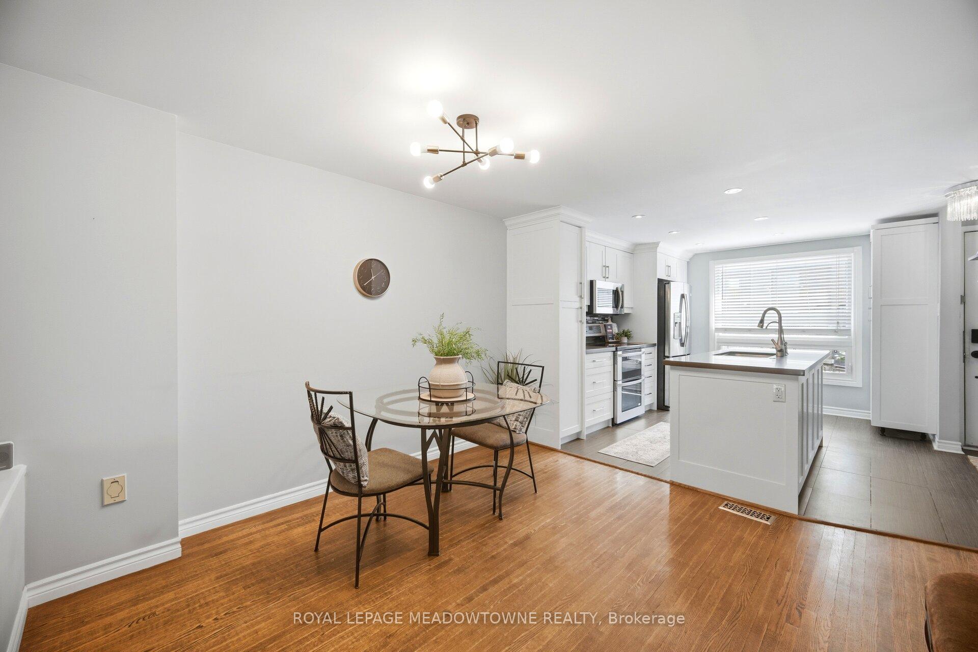 Photo 10 of 16 Dutch Myrtle Way, North York, Banbury-Don Mills — HOMEH