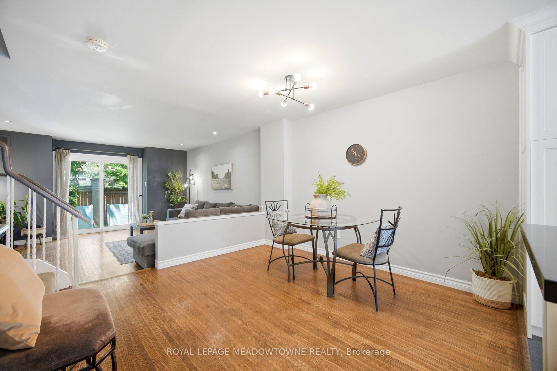 Photo 11 of 16 Dutch Myrtle Way, North York, Banbury-Don Mills — HOMEH