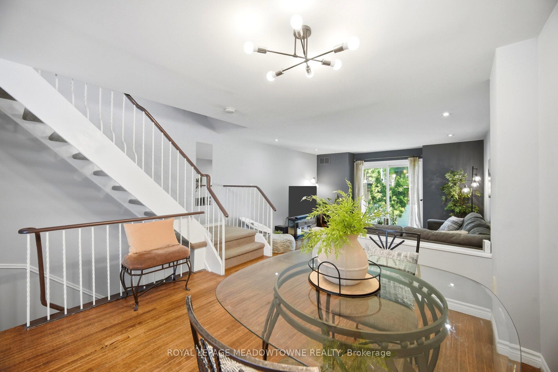 Photo 12 of 16 Dutch Myrtle Way, North York, Banbury-Don Mills — HOMEH