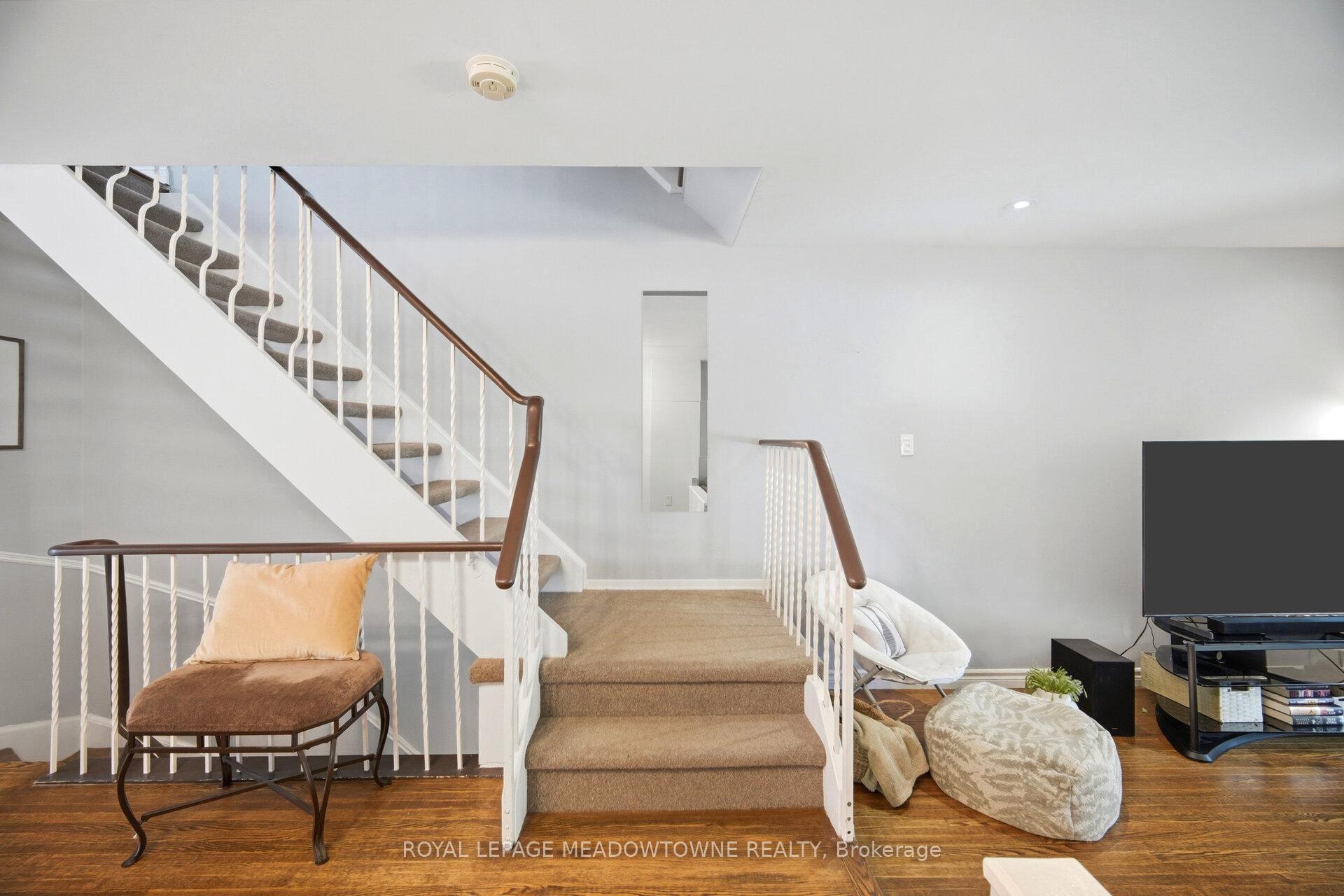 Photo 16 of 16 Dutch Myrtle Way, North York, Banbury-Don Mills — HOMEH