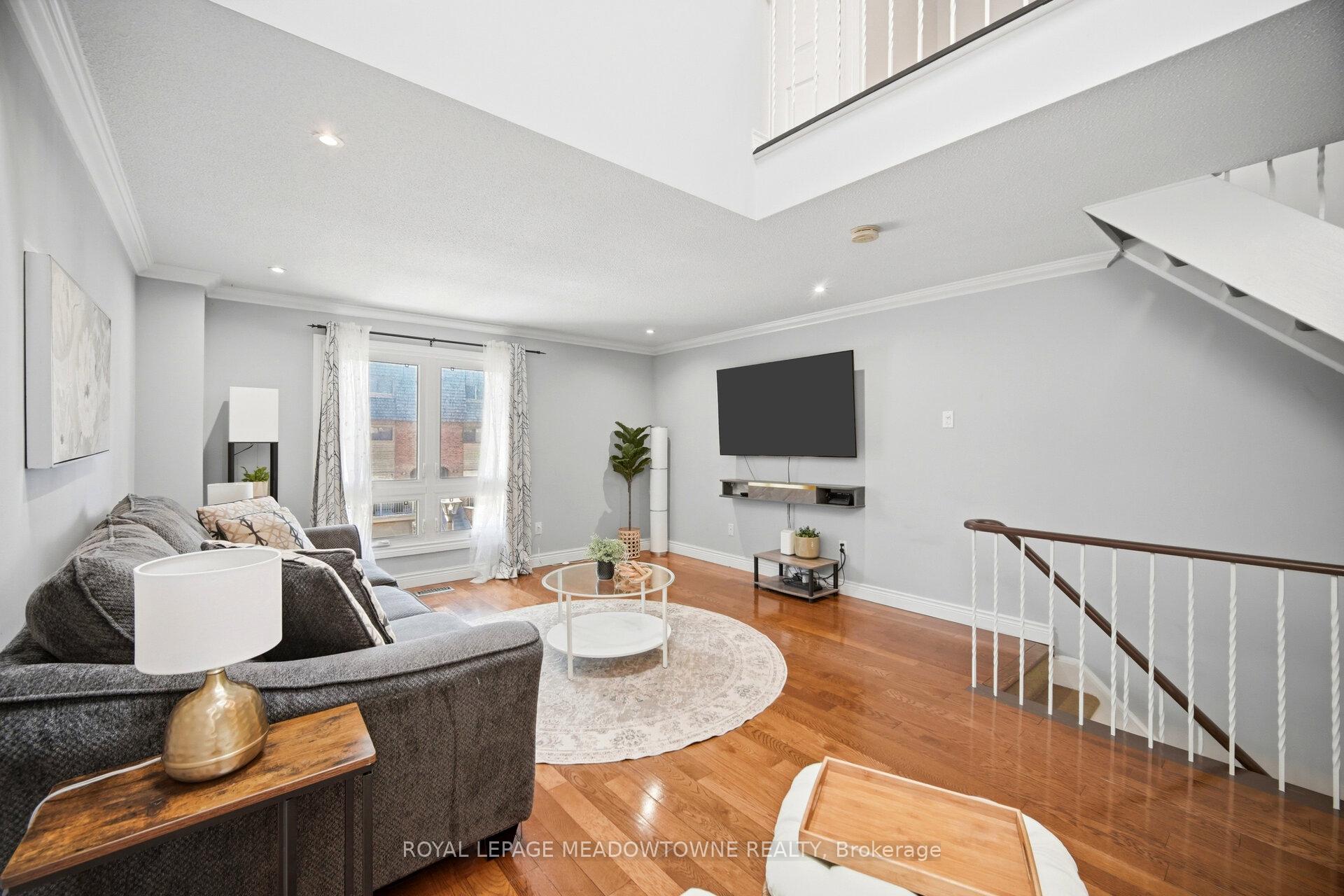 Photo 21 of 16 Dutch Myrtle Way, North York, Banbury-Don Mills — HOMEH