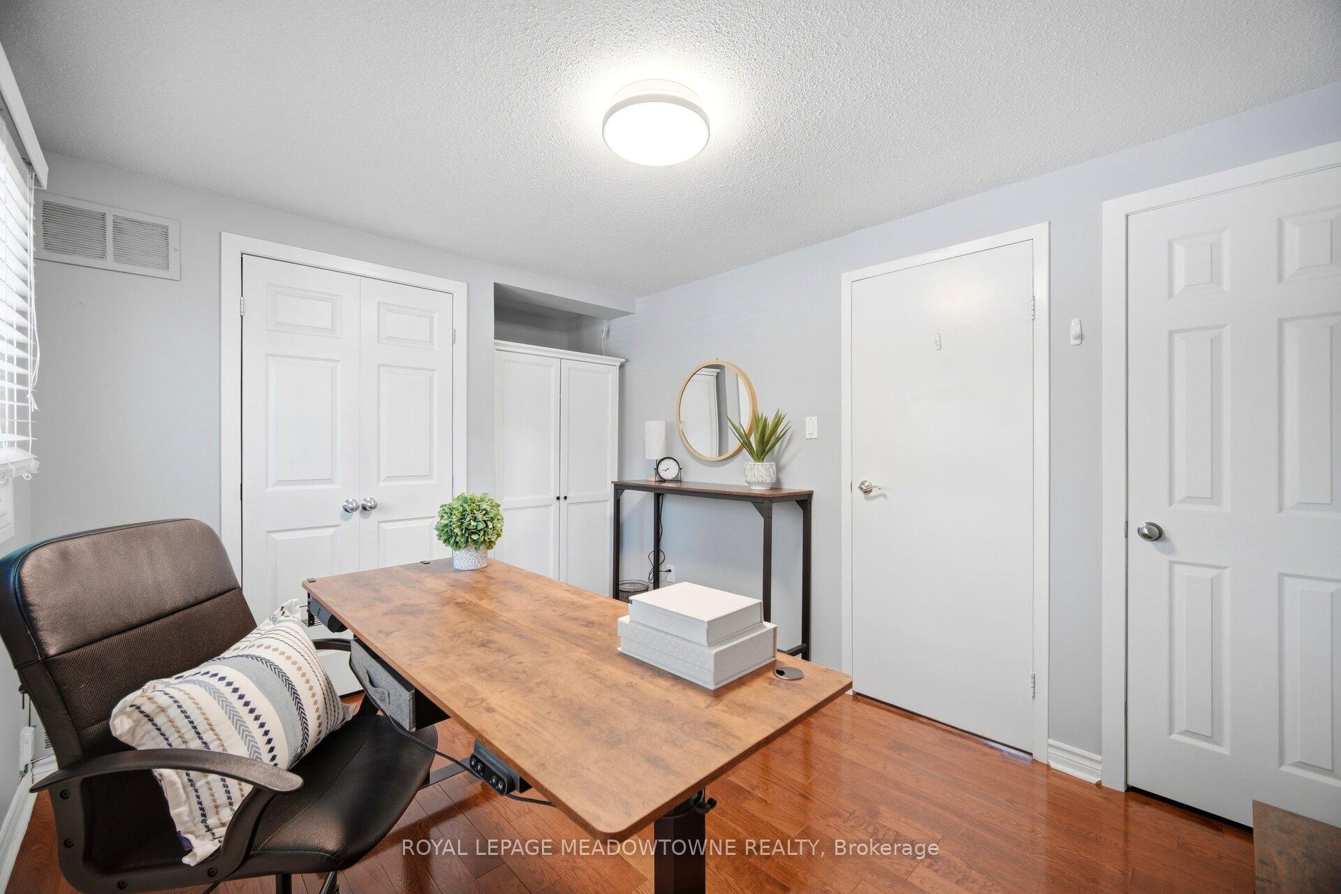 Photo 24 of 16 Dutch Myrtle Way, North York, Banbury-Don Mills — HOMEH