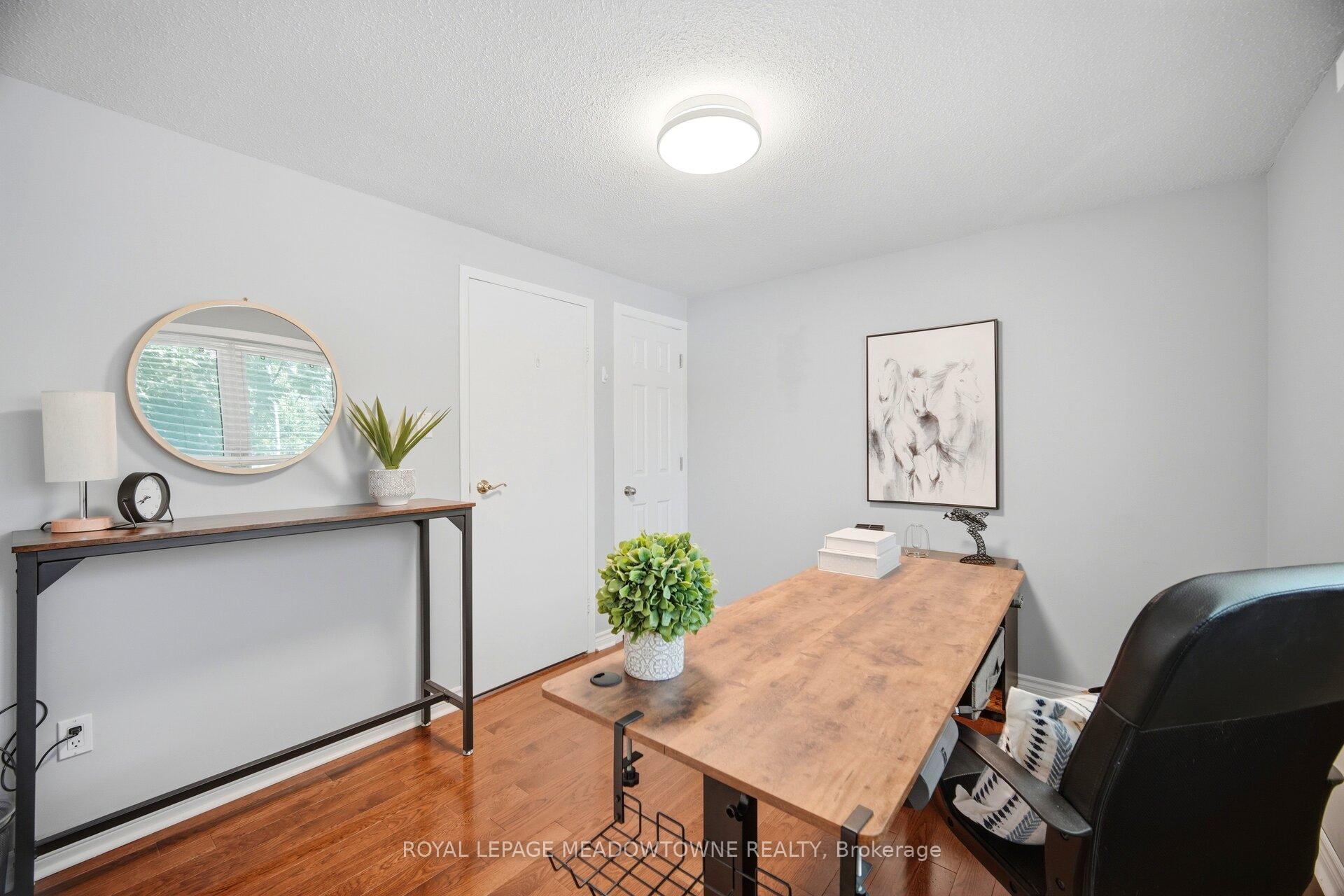 Photo 25 of 16 Dutch Myrtle Way, North York, Banbury-Don Mills — HOMEH
