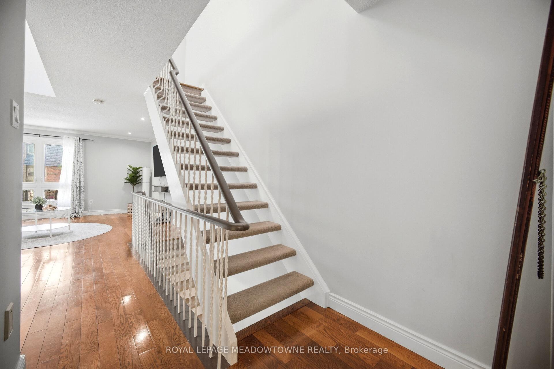 Photo 27 of 16 Dutch Myrtle Way, North York, Banbury-Don Mills — HOMEH