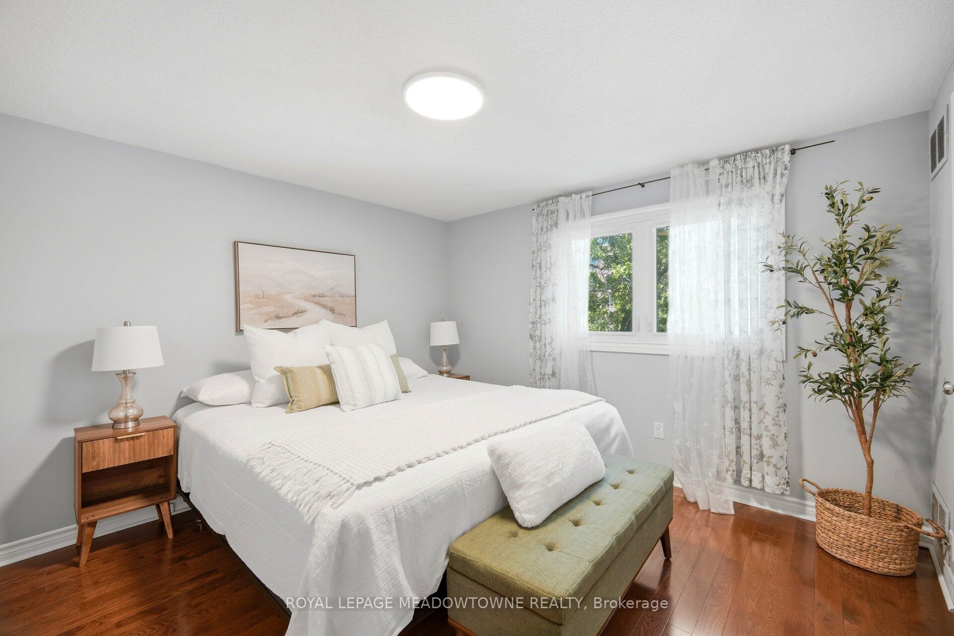 Photo 30 of 16 Dutch Myrtle Way, North York, Banbury-Don Mills — HOMEH