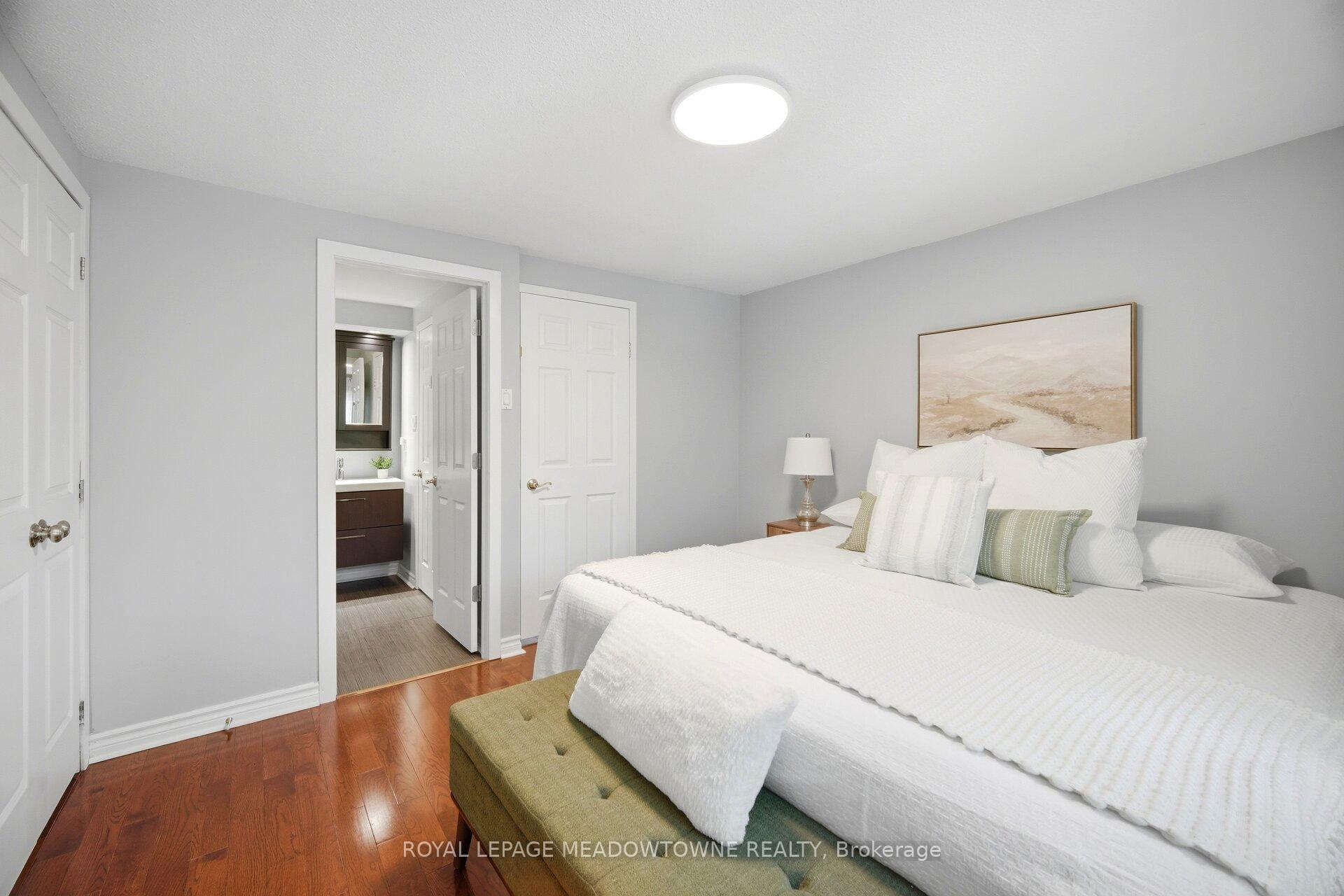 Photo 31 of 16 Dutch Myrtle Way, North York, Banbury-Don Mills — HOMEH