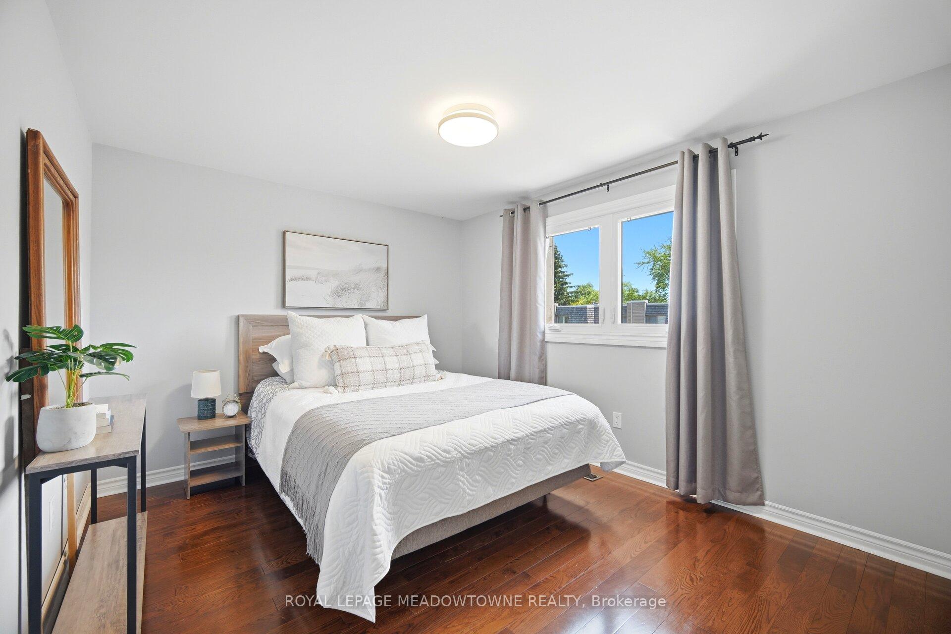 Photo 33 of 16 Dutch Myrtle Way, North York, Banbury-Don Mills — HOMEH