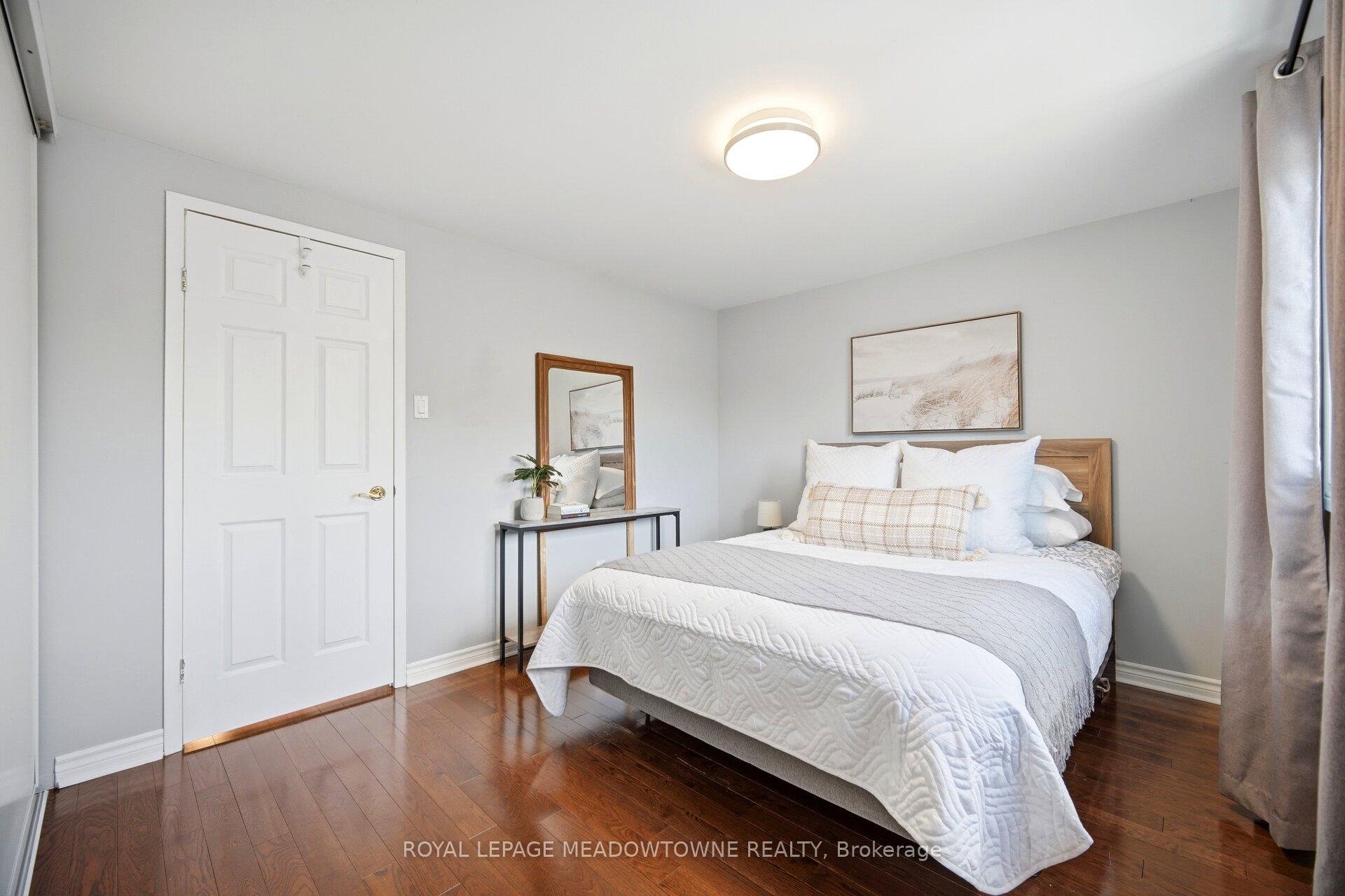 Photo 34 of 16 Dutch Myrtle Way, North York, Banbury-Don Mills — HOMEH